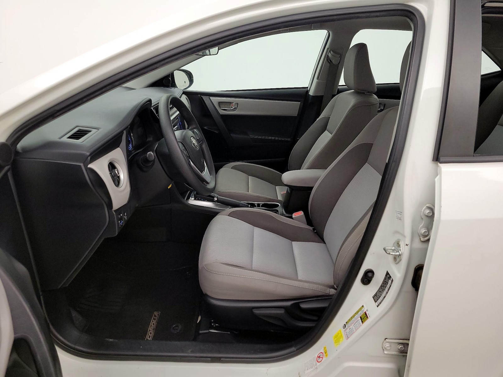 2018 Toyota Corolla LE - Photo 12