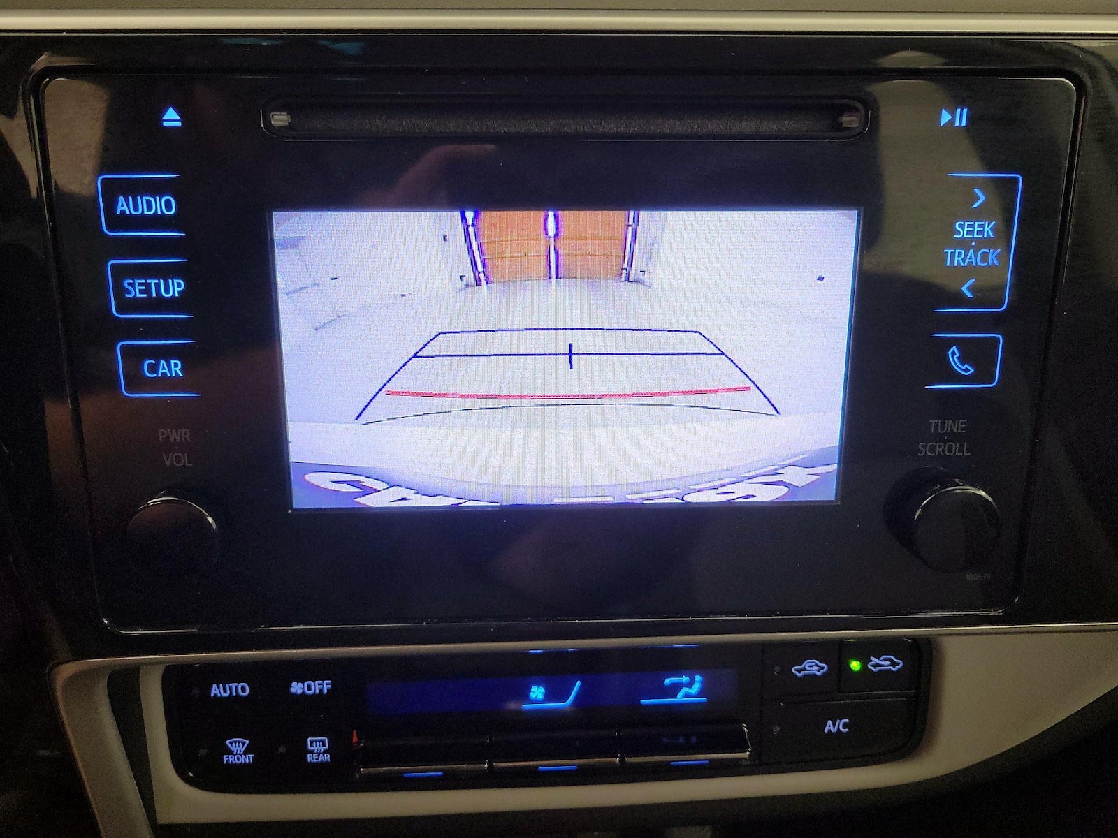 2018 Toyota Corolla LE - Photo 15