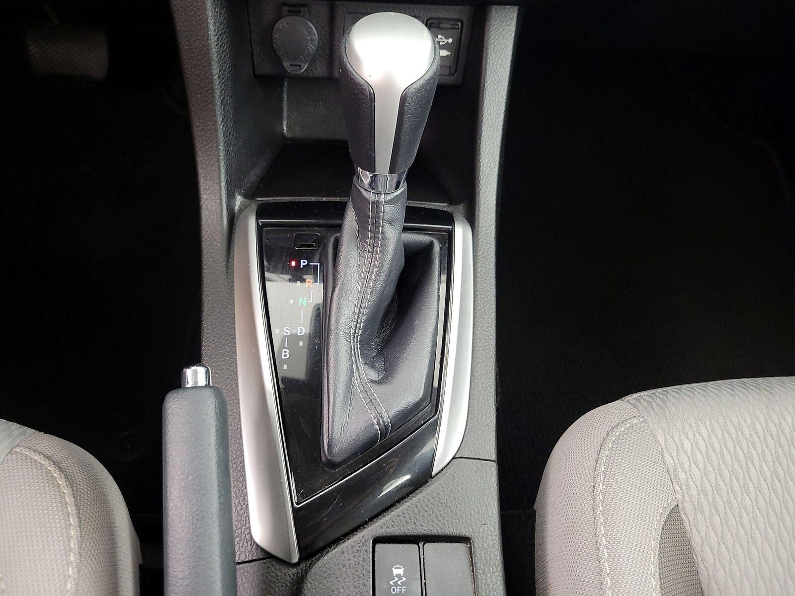 2018 Toyota Corolla LE - Photo 18