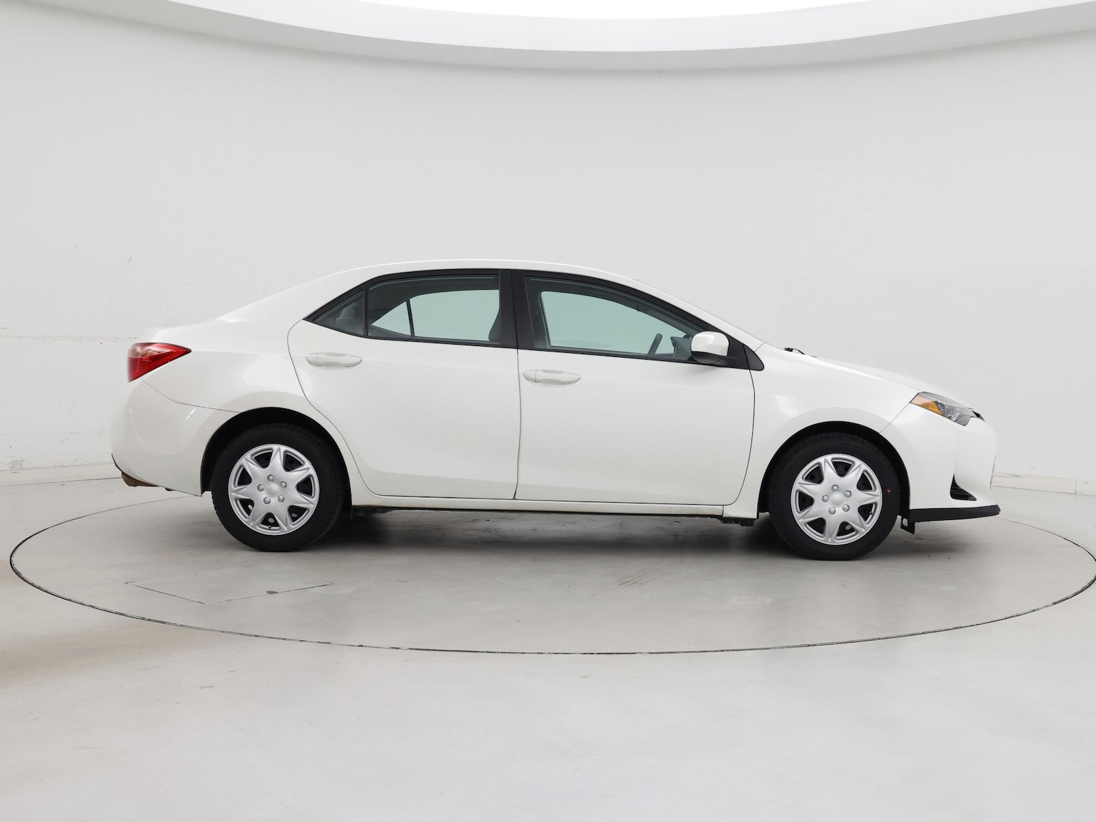 2018 Toyota Corolla LE - Photo 8