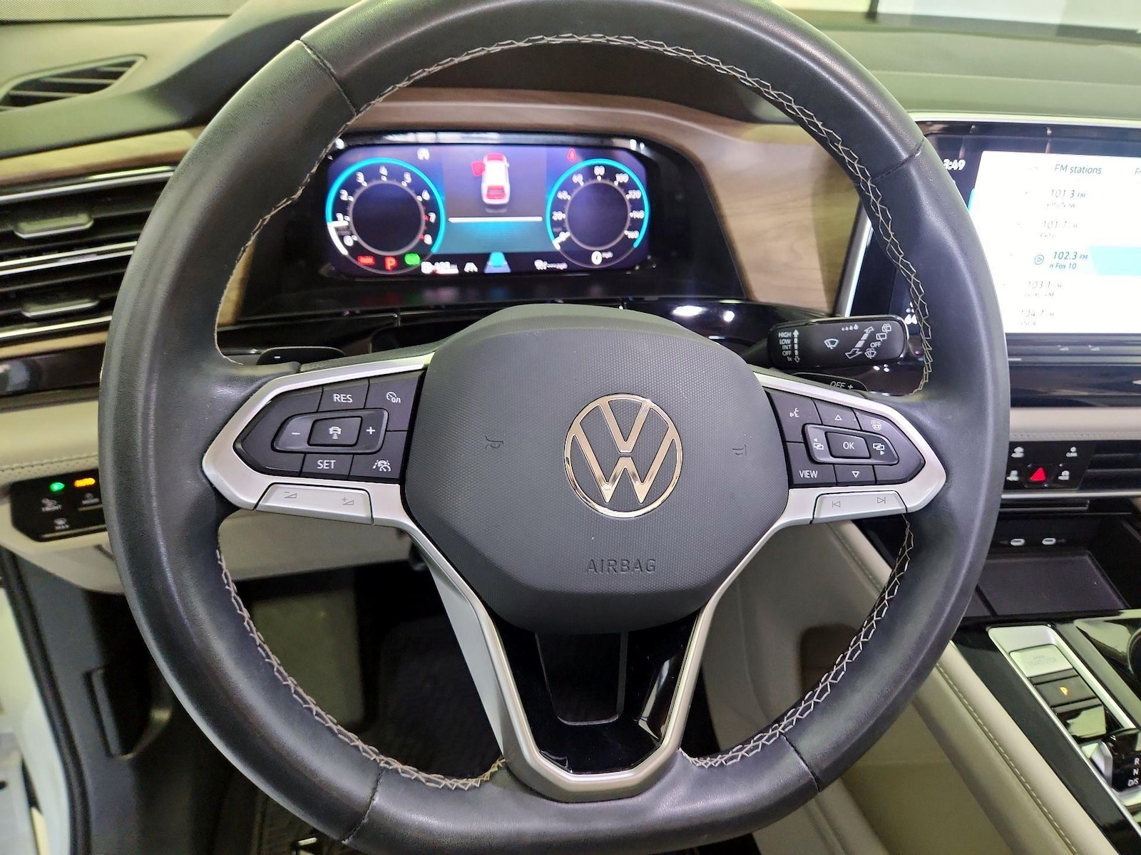 2024 Volkswagen Atlas SE w/Tech - Photo 11