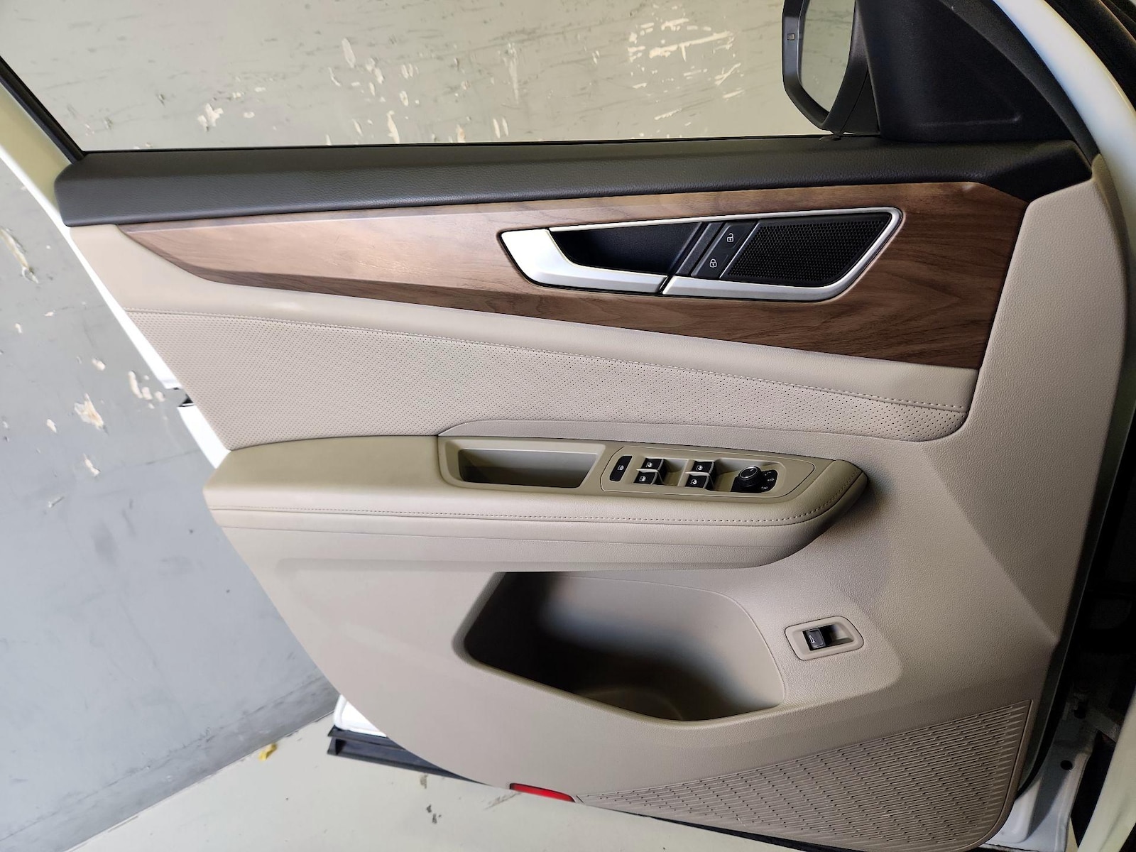 2024 Volkswagen Atlas SE w/Tech - Photo 13