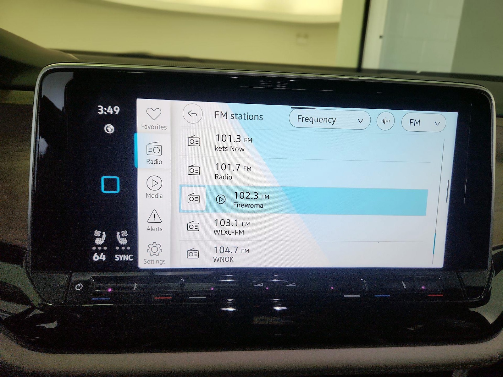 2024 Volkswagen Atlas SE w/Tech - Photo 16