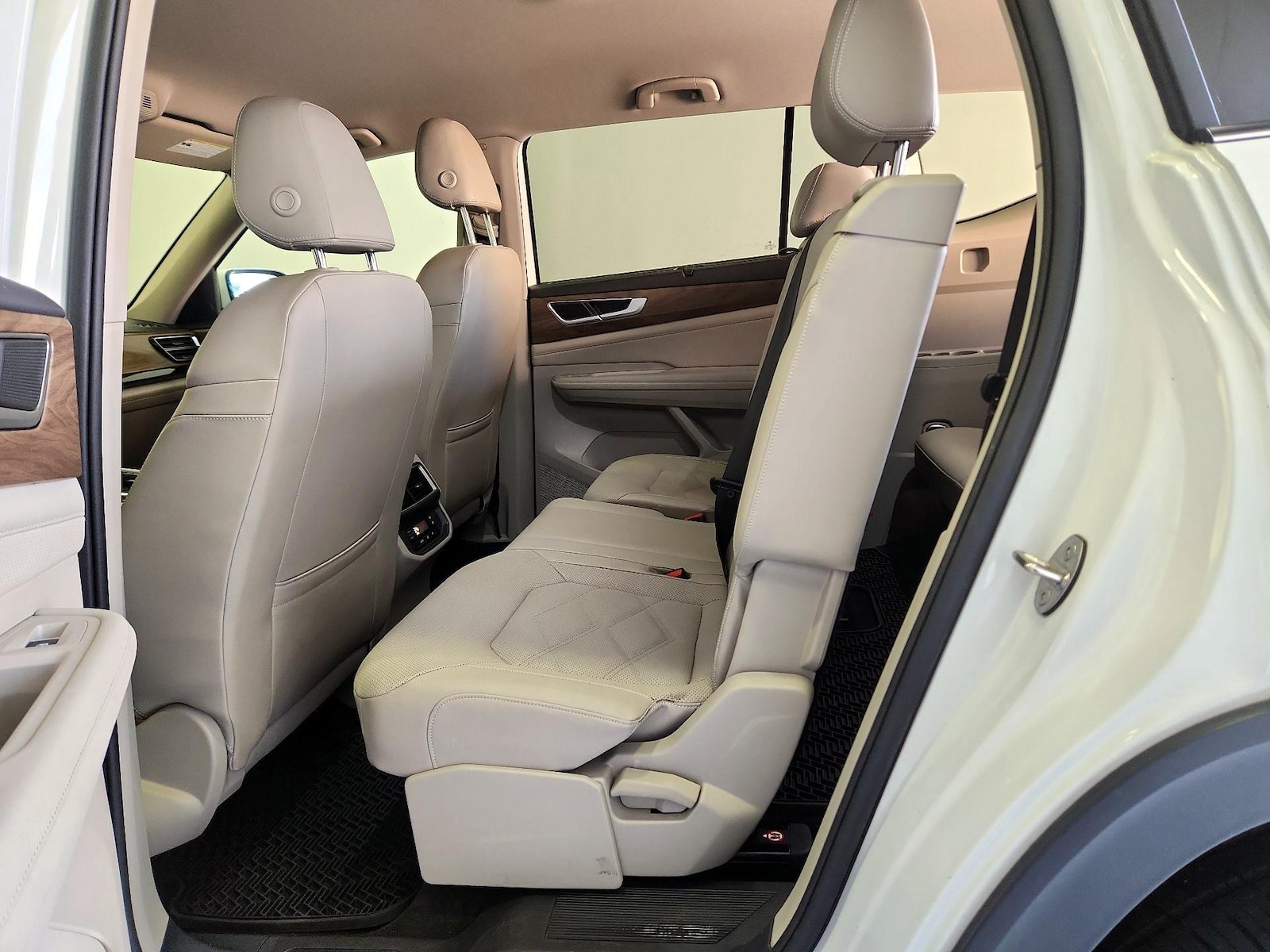 2024 Volkswagen Atlas SE w/Tech - Photo 20