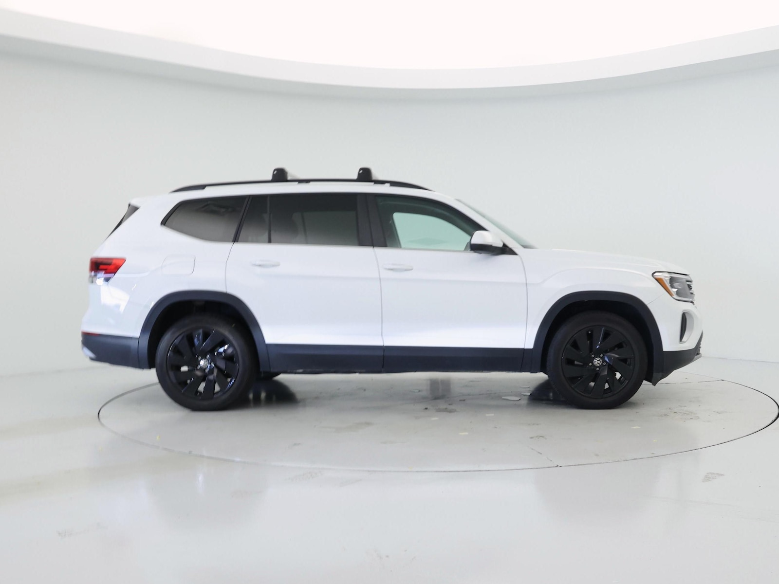 2024 Volkswagen Atlas SE w/Tech - Photo 8
