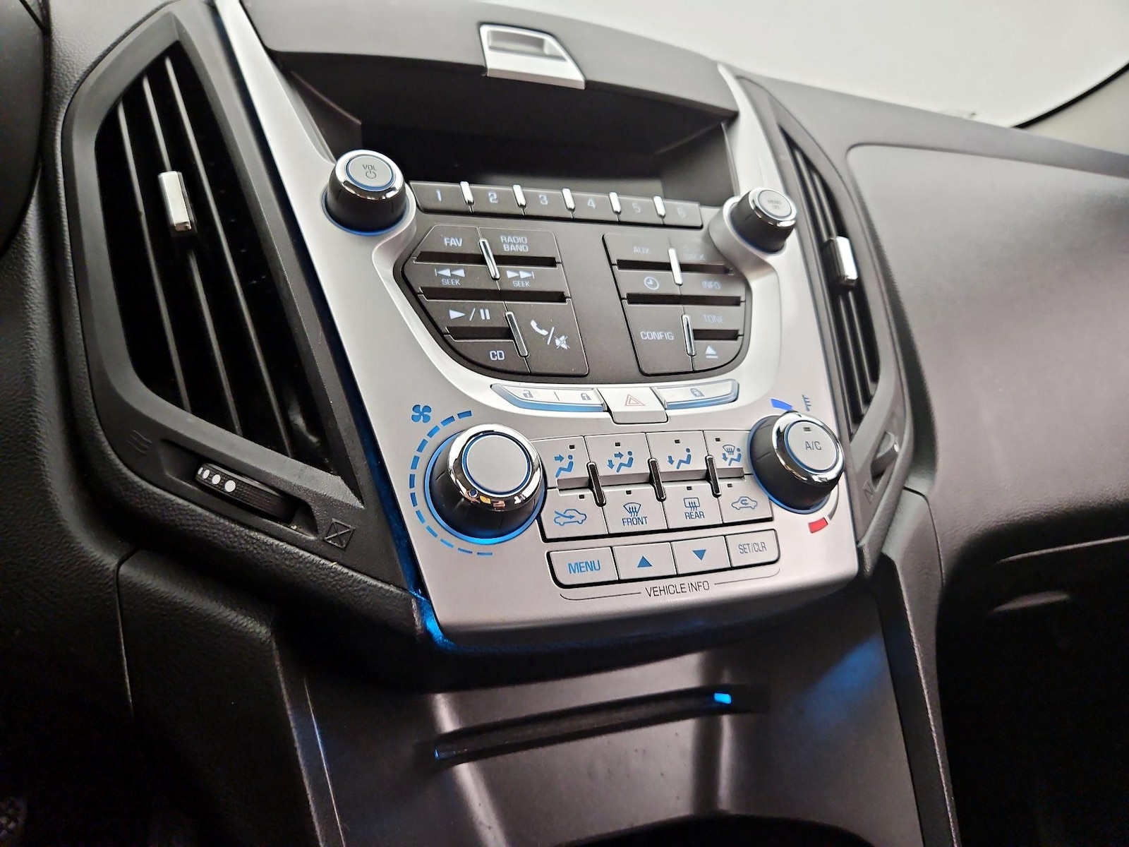 2015 Chevrolet Equinox LS - Photo 15