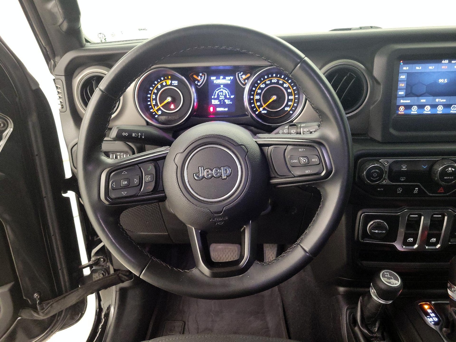 2022 Jeep Wrangler Willys - Photo 11