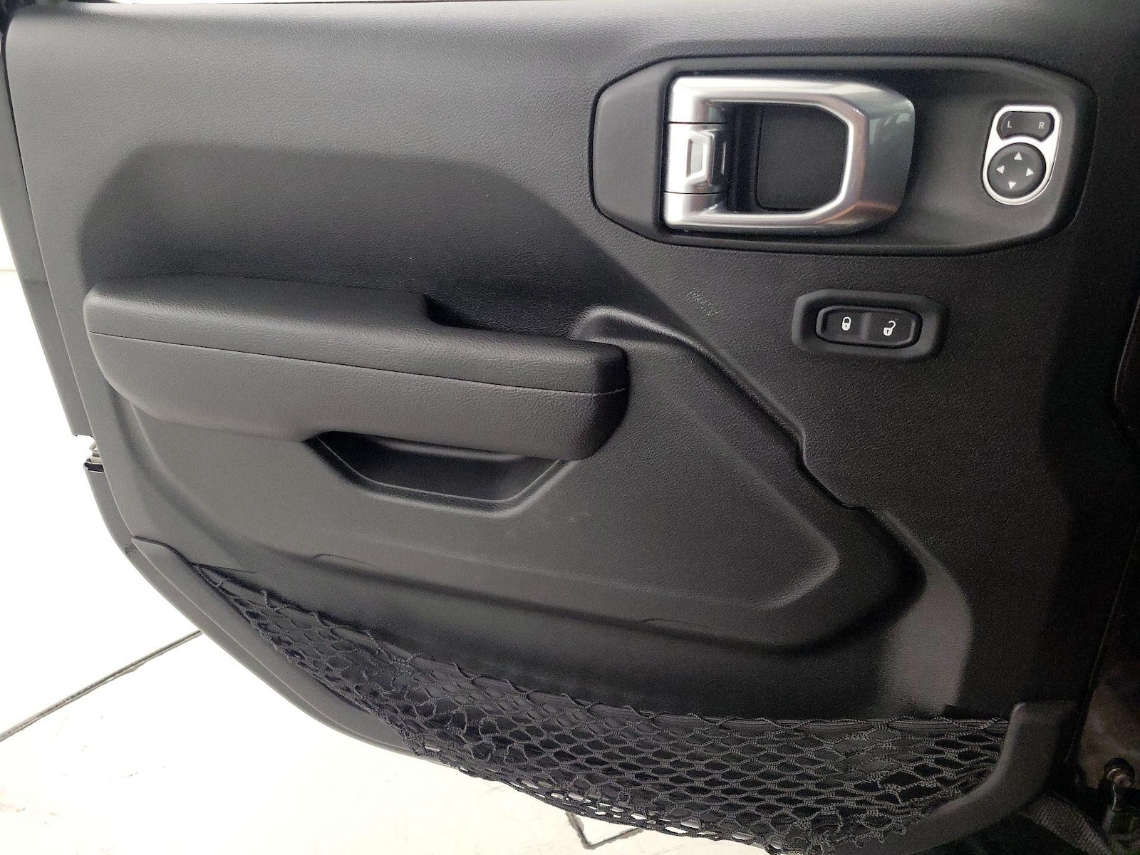 2022 Jeep Wrangler Willys - Photo 13