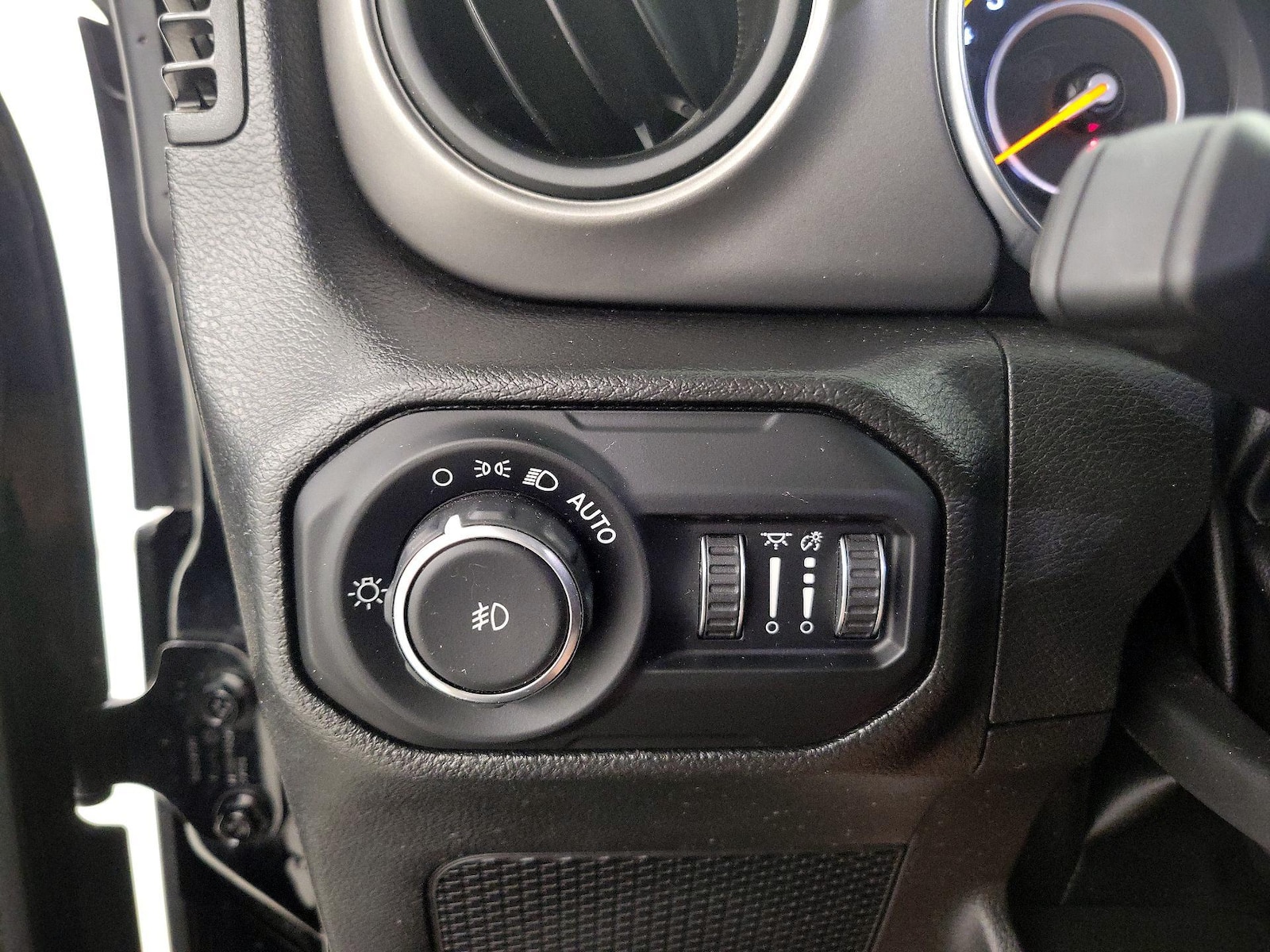 2022 Jeep Wrangler Willys - Photo 14
