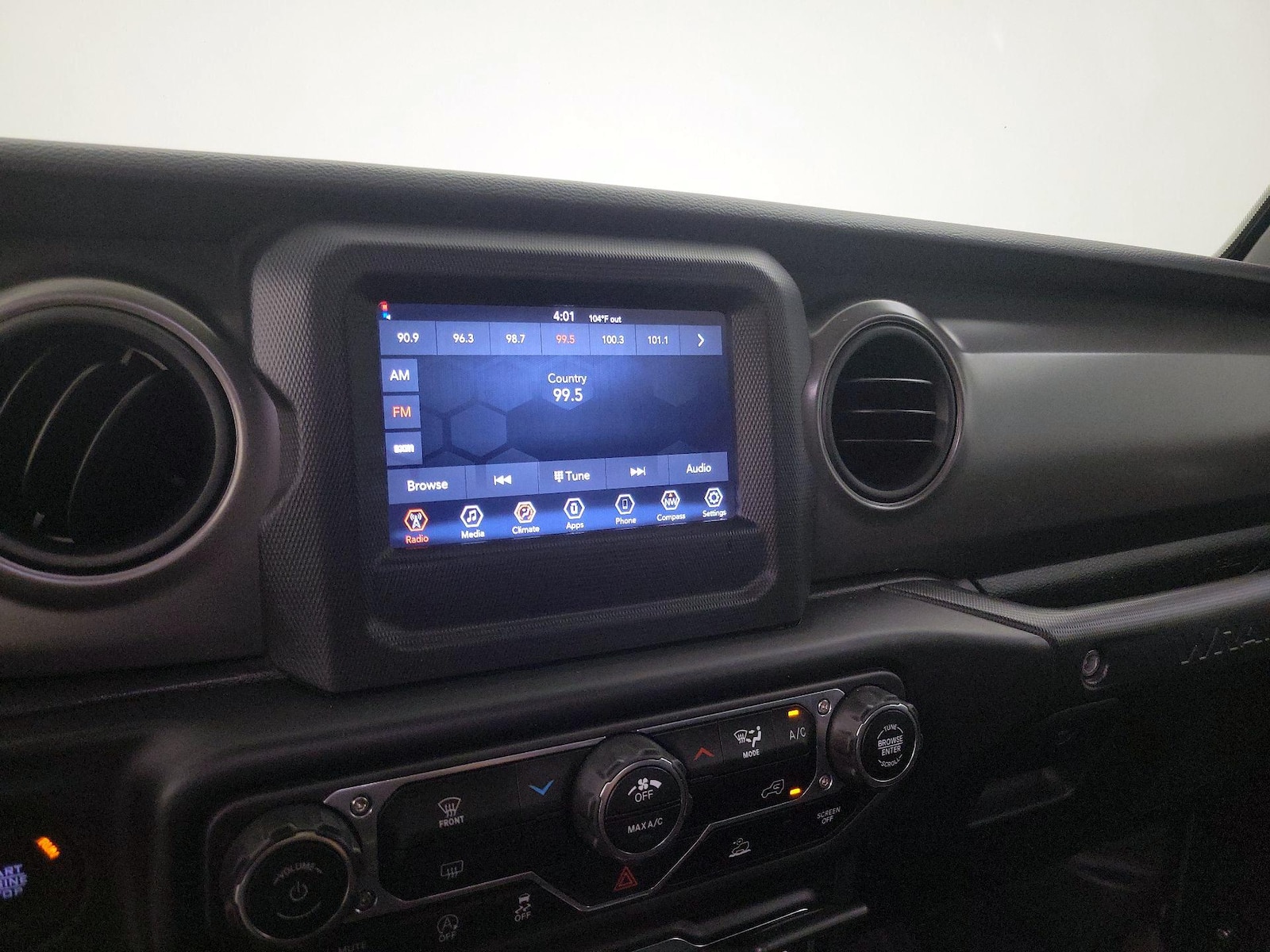 2022 Jeep Wrangler Willys - Photo 16