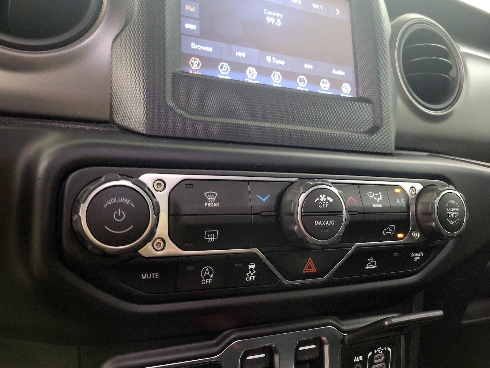 2022 Jeep Wrangler Willys - Photo 17