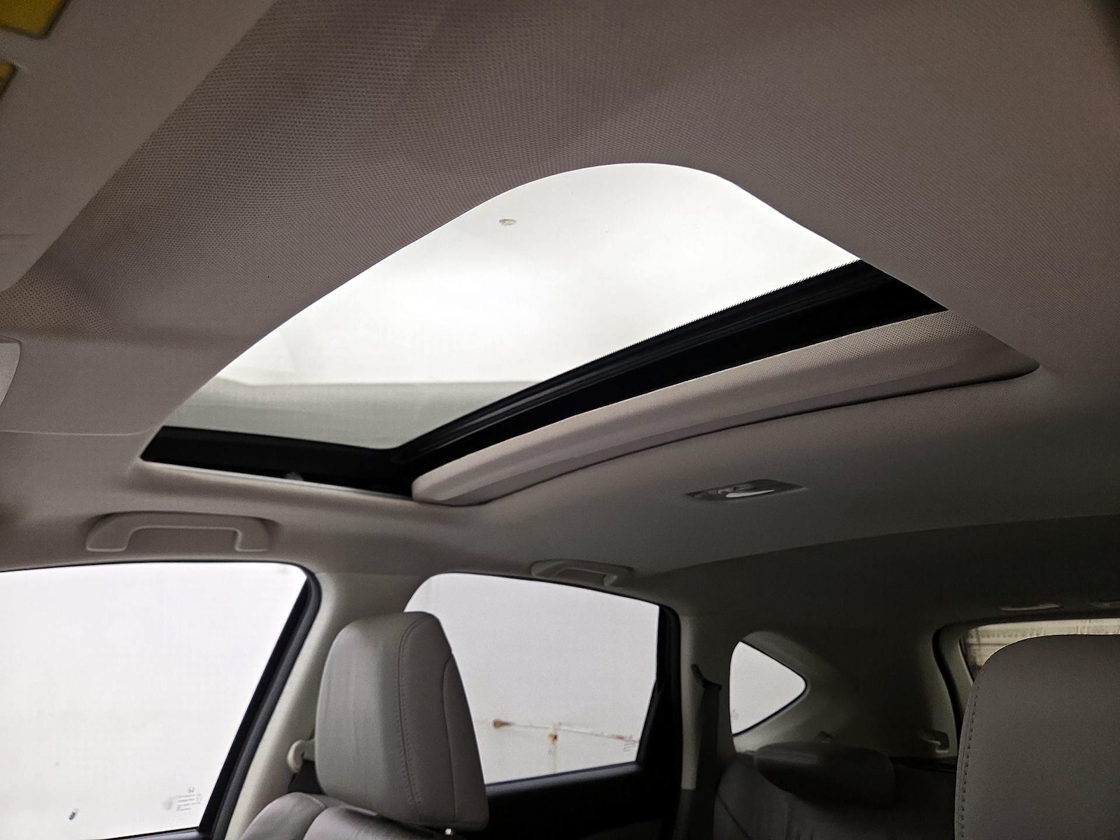 Sunroof(s) & Overhead Airbags