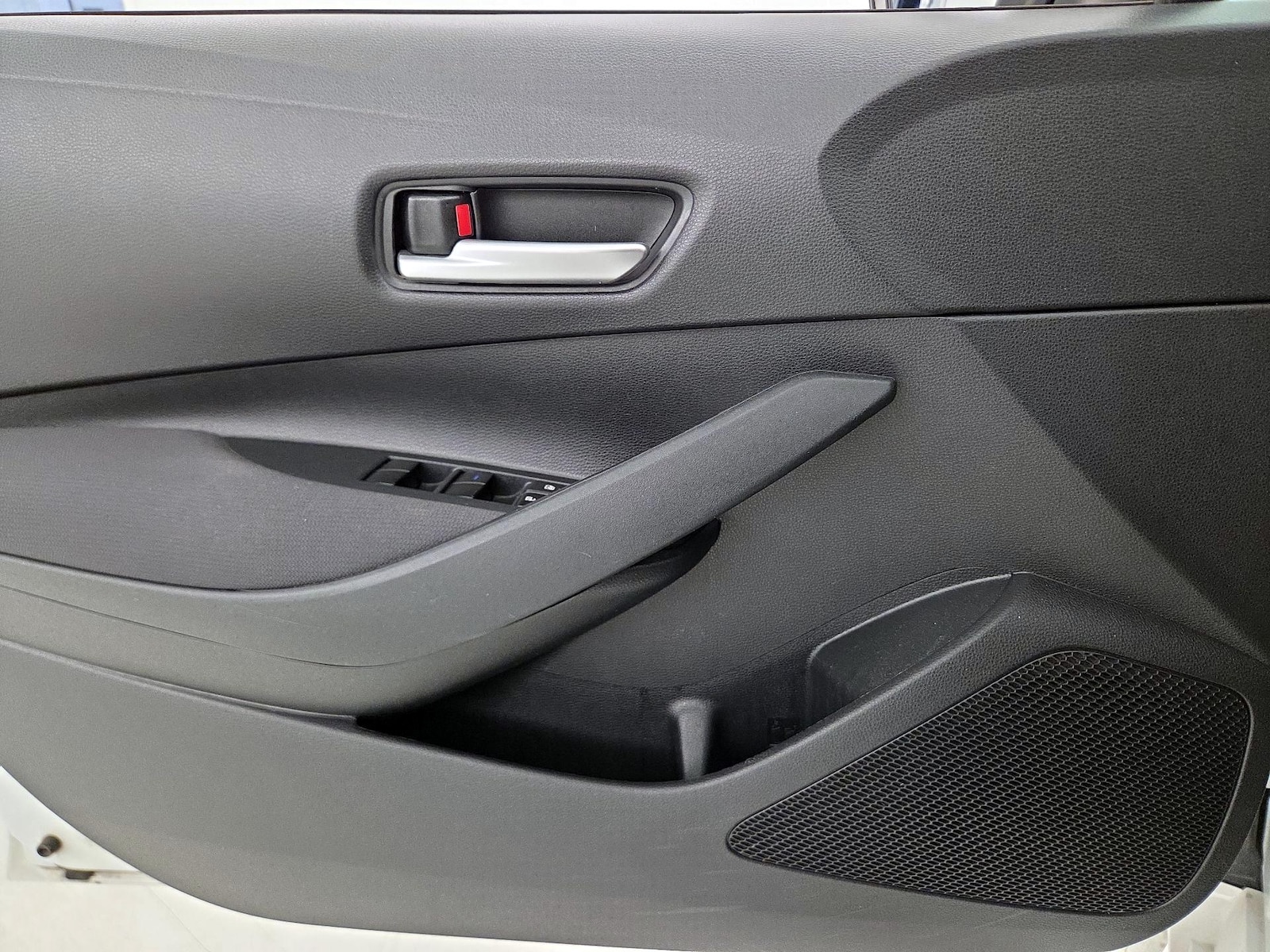 2020 Toyota Corolla LE - Photo 13