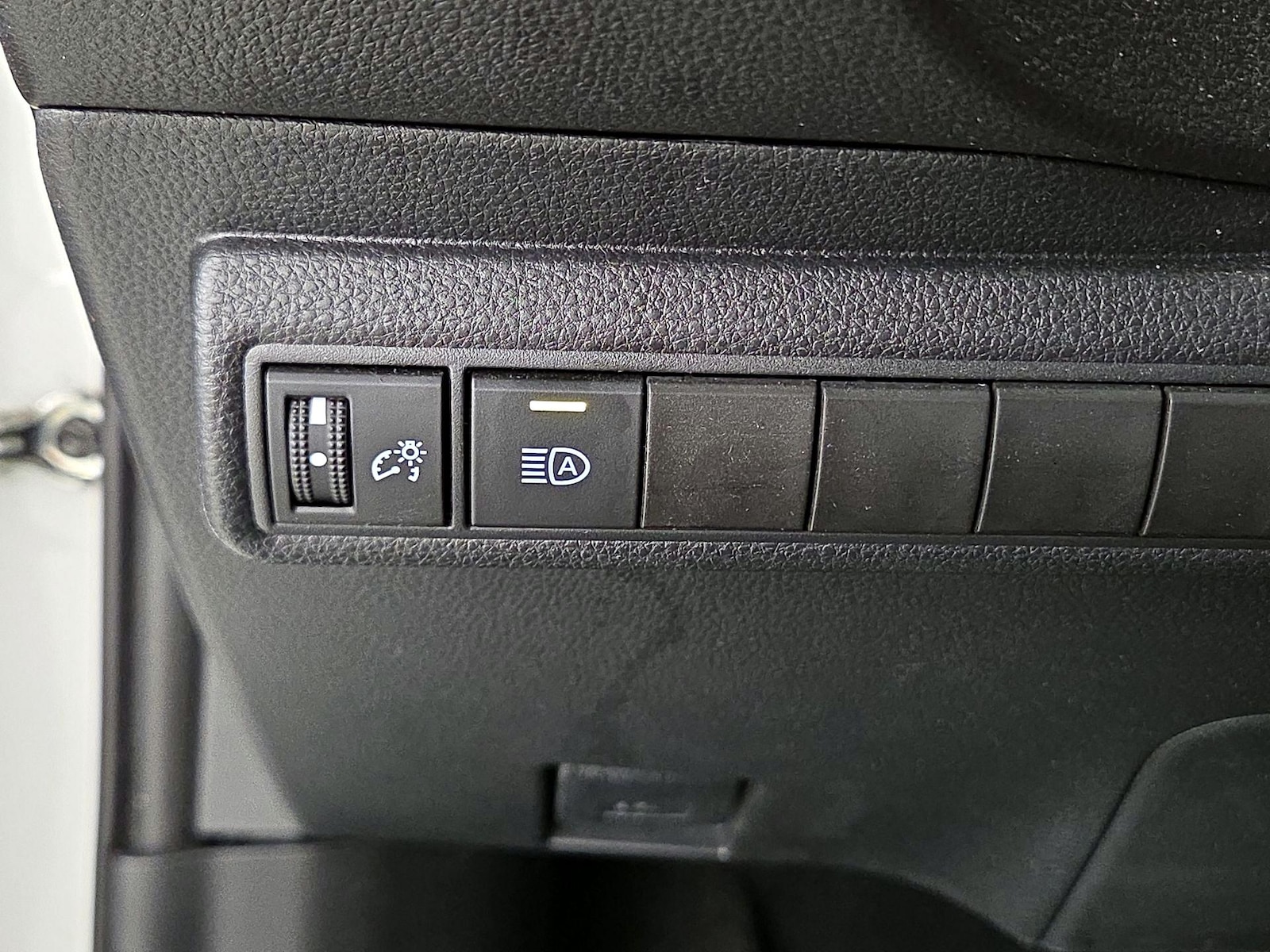 2020 Toyota Corolla LE - Photo 14