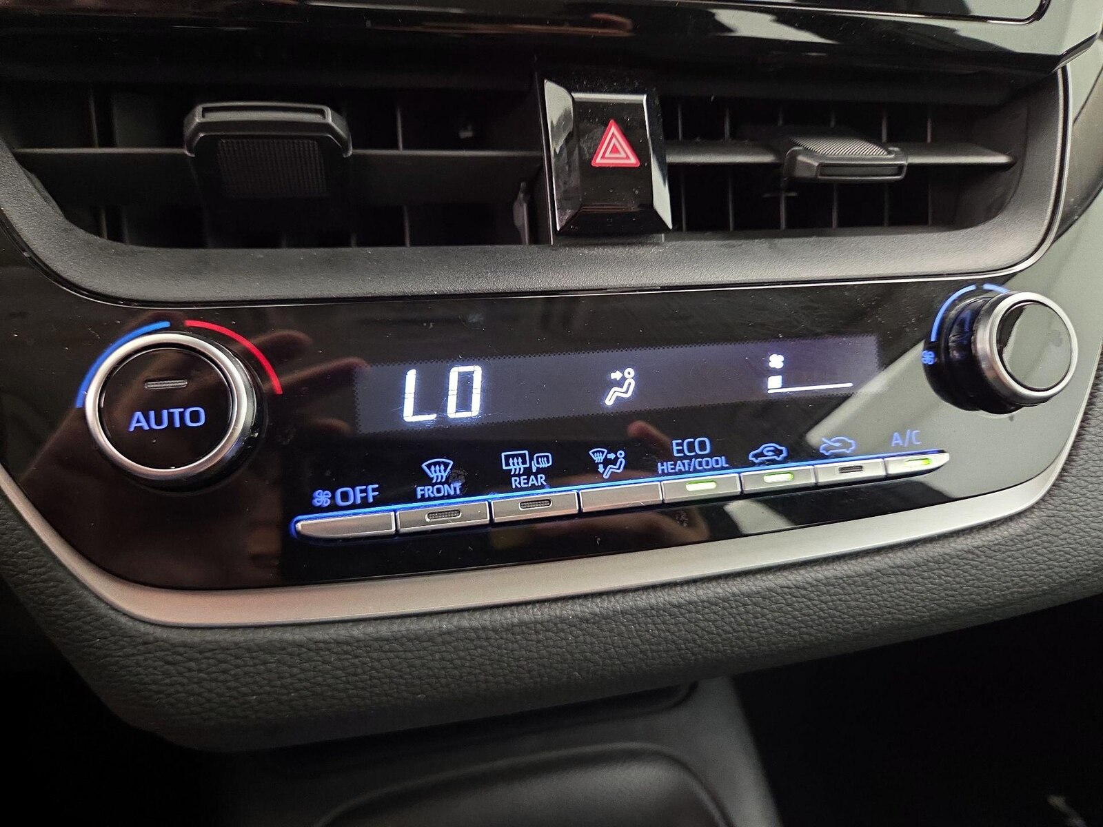 2020 Toyota Corolla LE - Photo 17