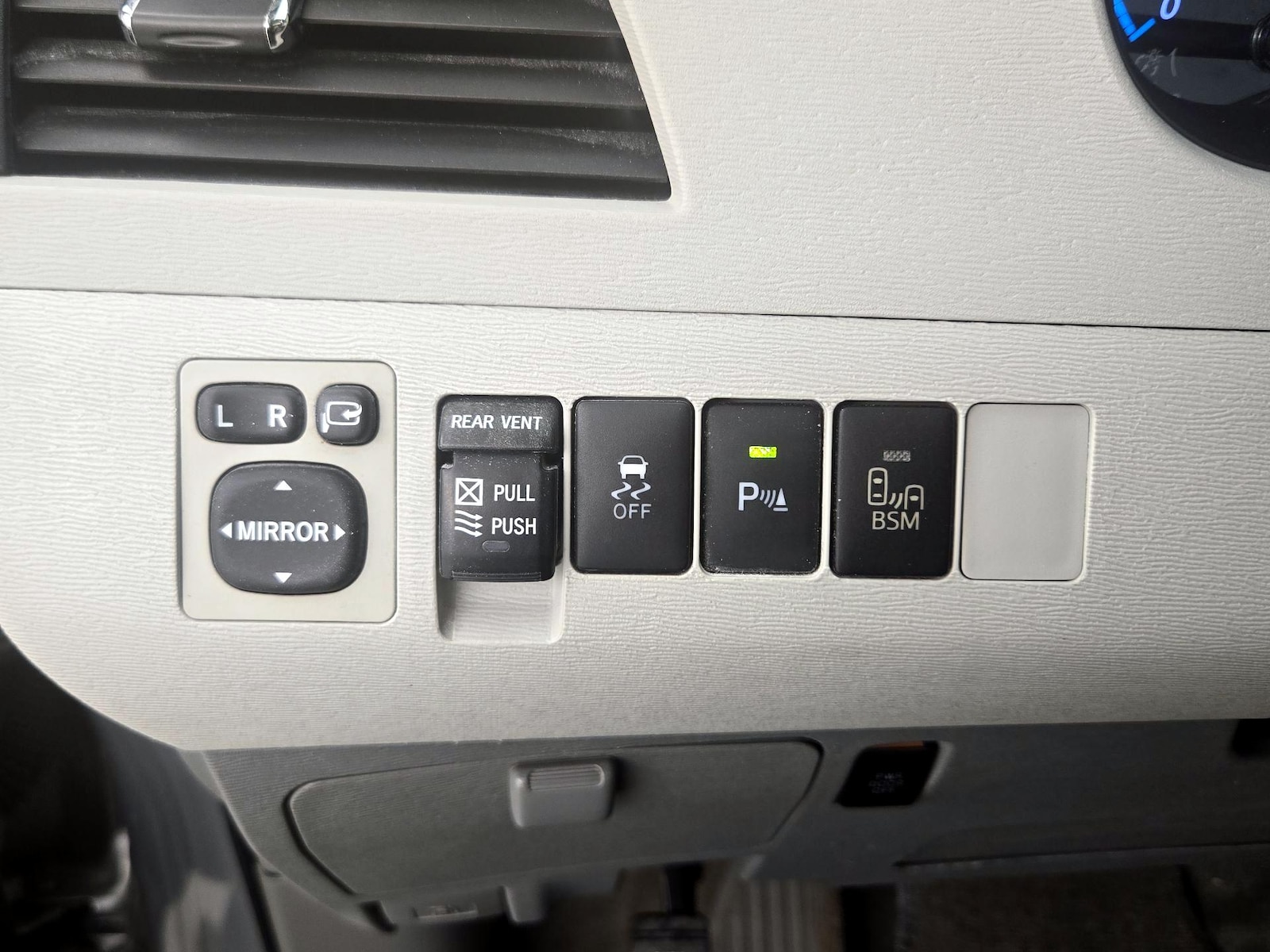2014 Toyota Sienna Limited - Photo 14