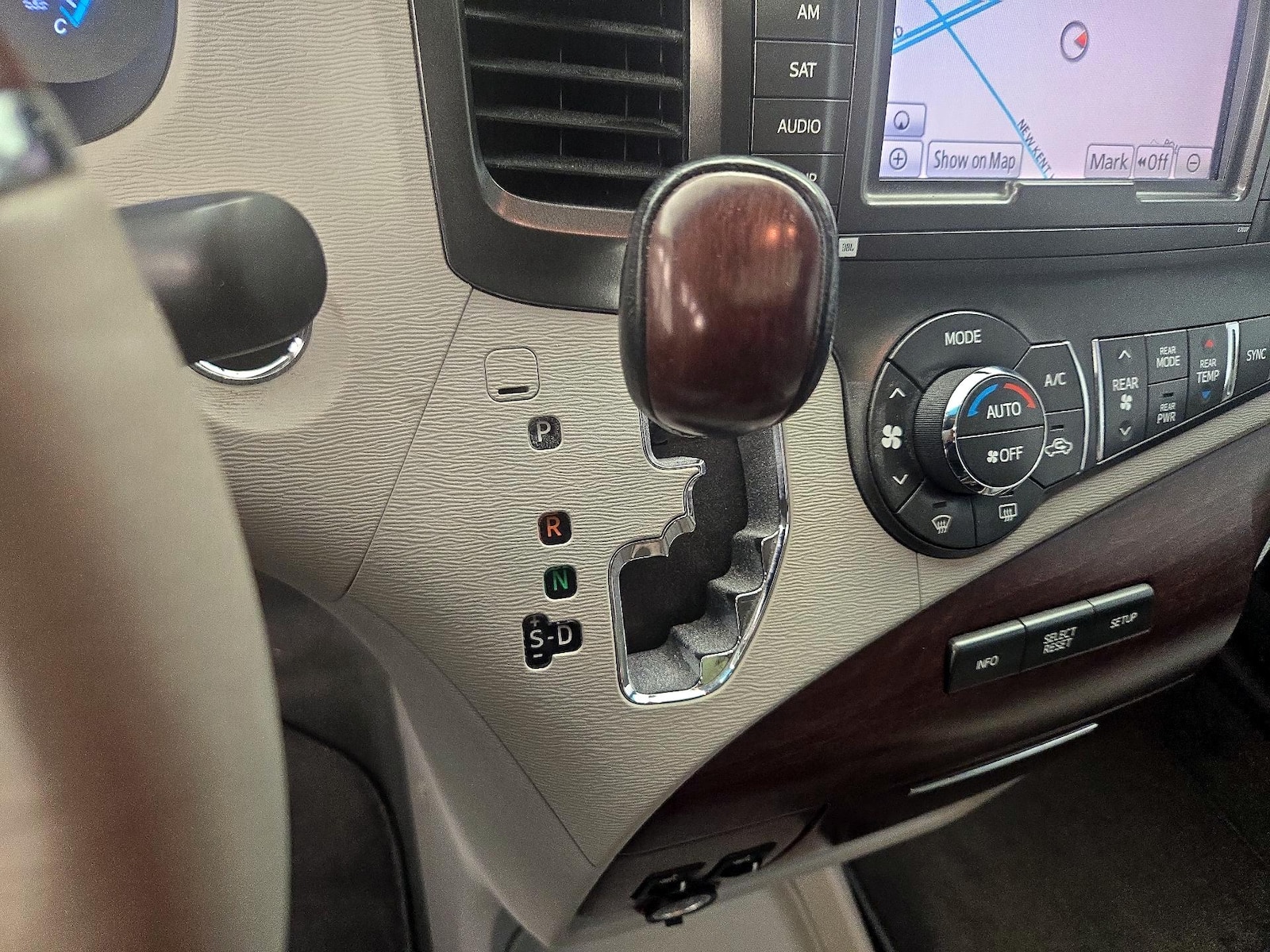 2014 Toyota Sienna Limited - Photo 19