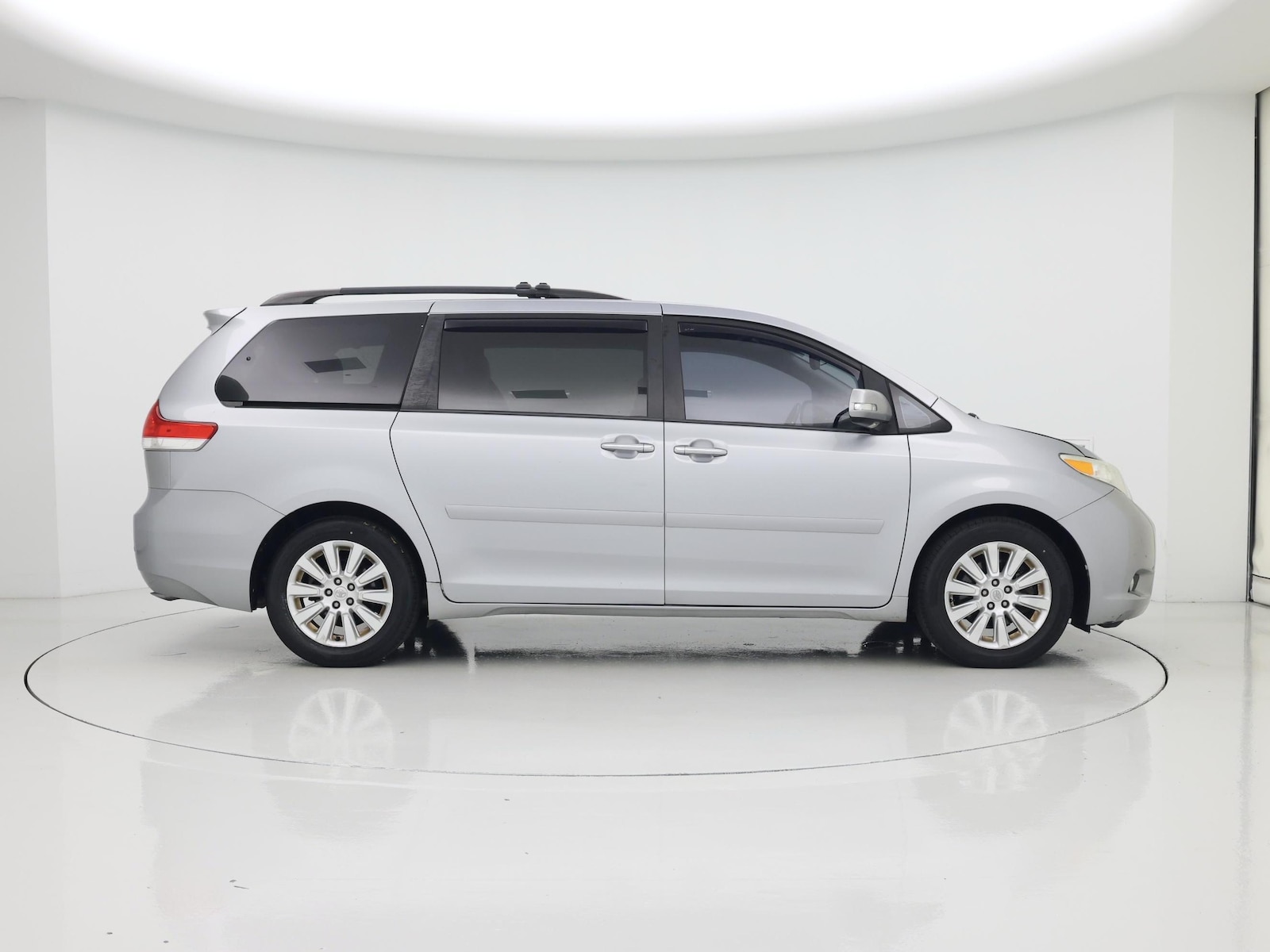 2014 Toyota Sienna Limited - Photo 8