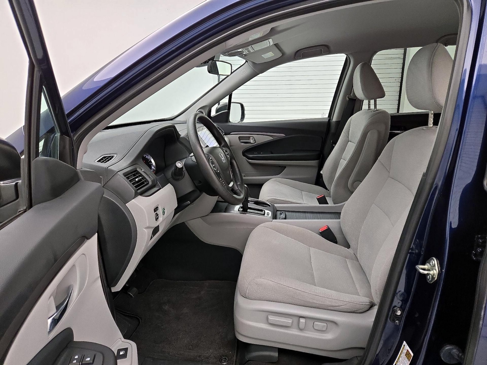 Power Seat(s) & Side Airbags