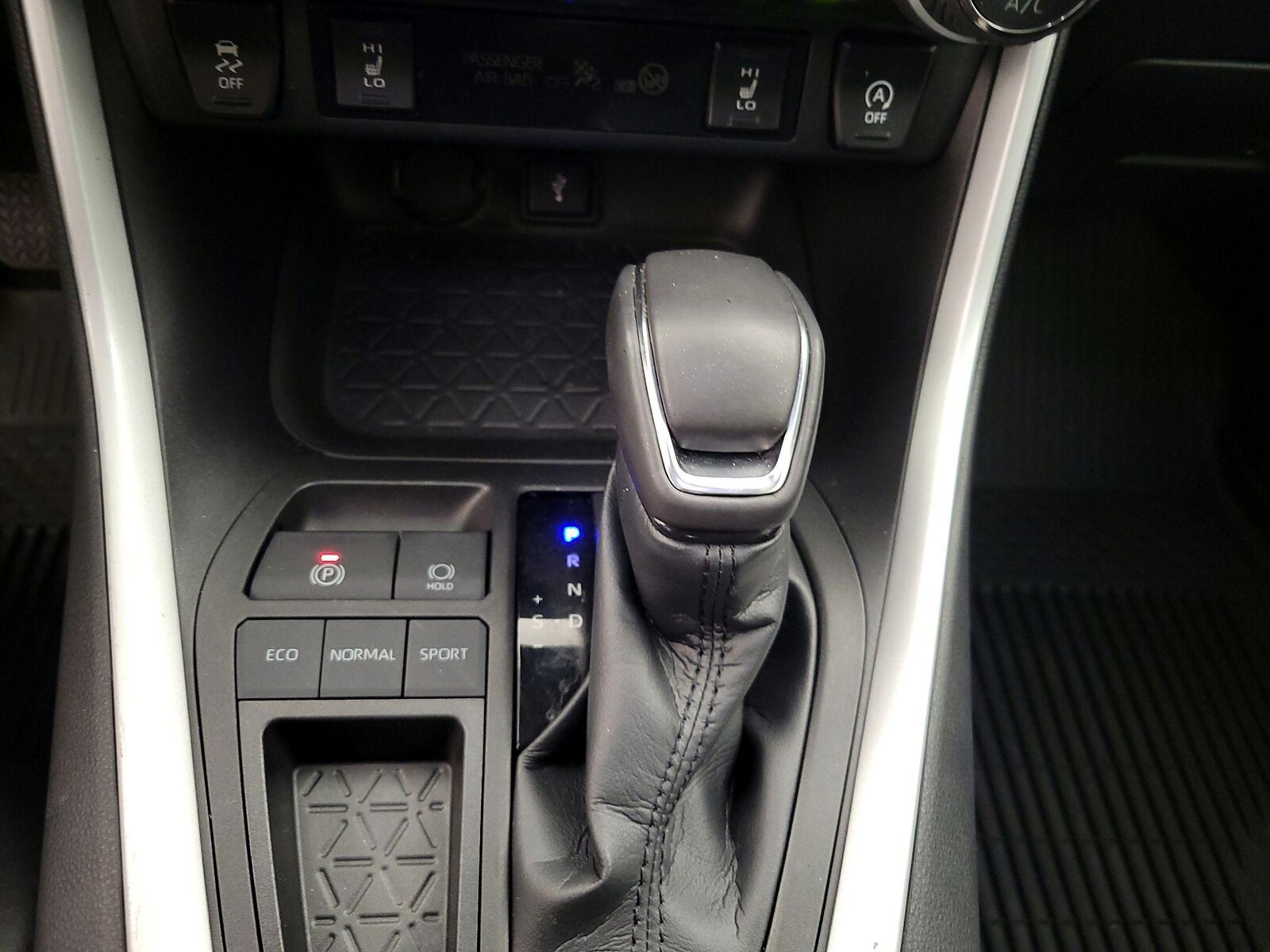 2022 Toyota RAV4 XLE Premium - Photo 18