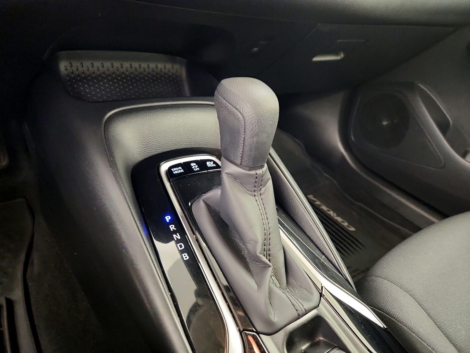 2021 Toyota Corolla LE - Photo 18