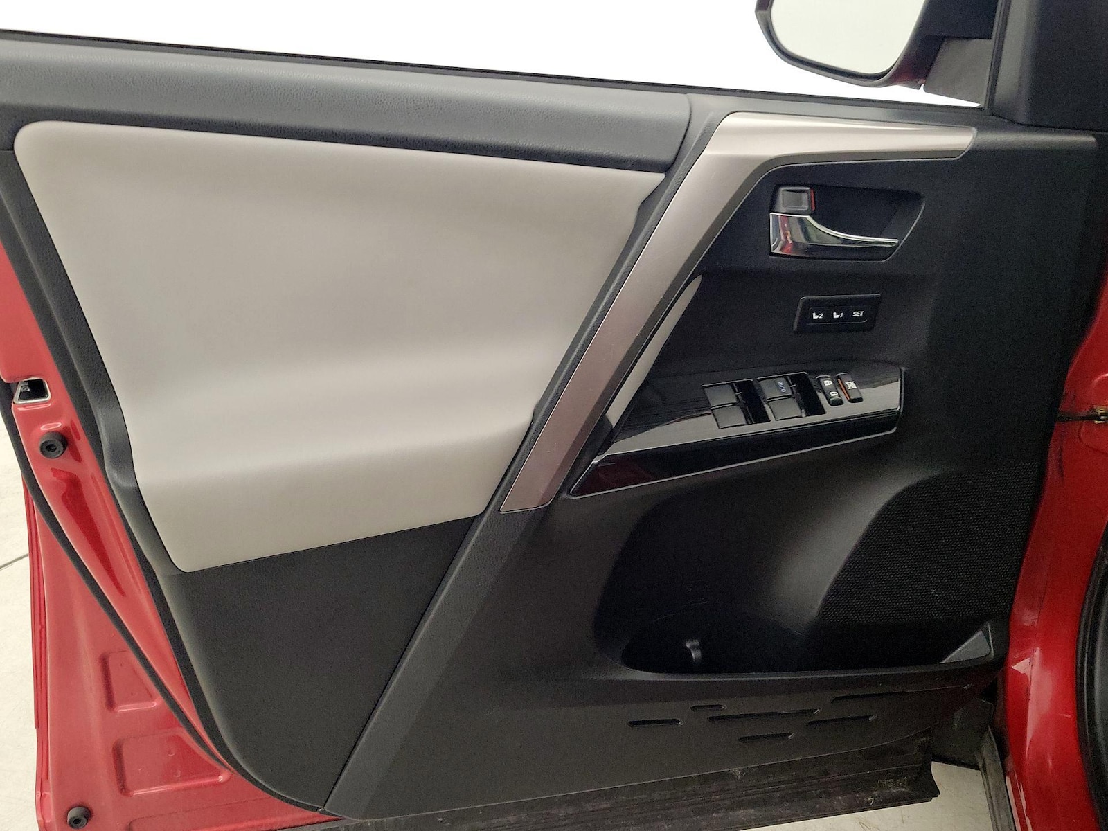 2017 Toyota RAV4 Limited - Photo 13