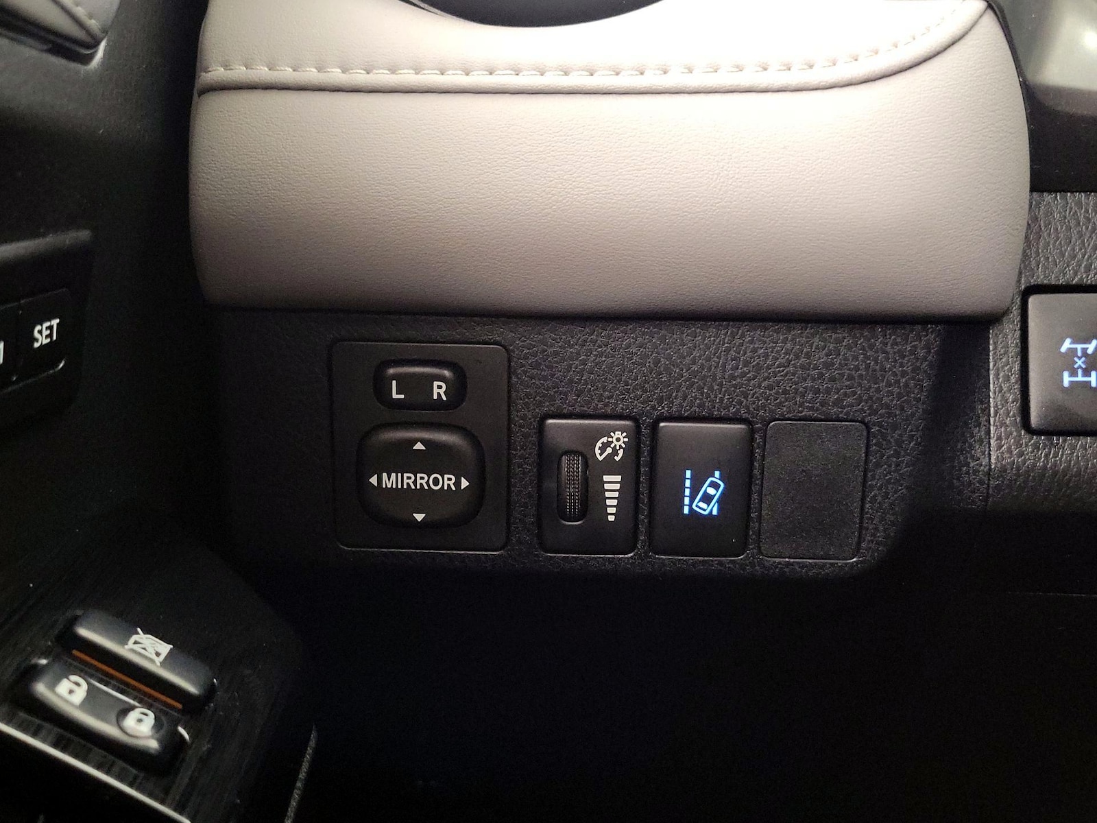 2017 Toyota RAV4 Limited - Photo 14