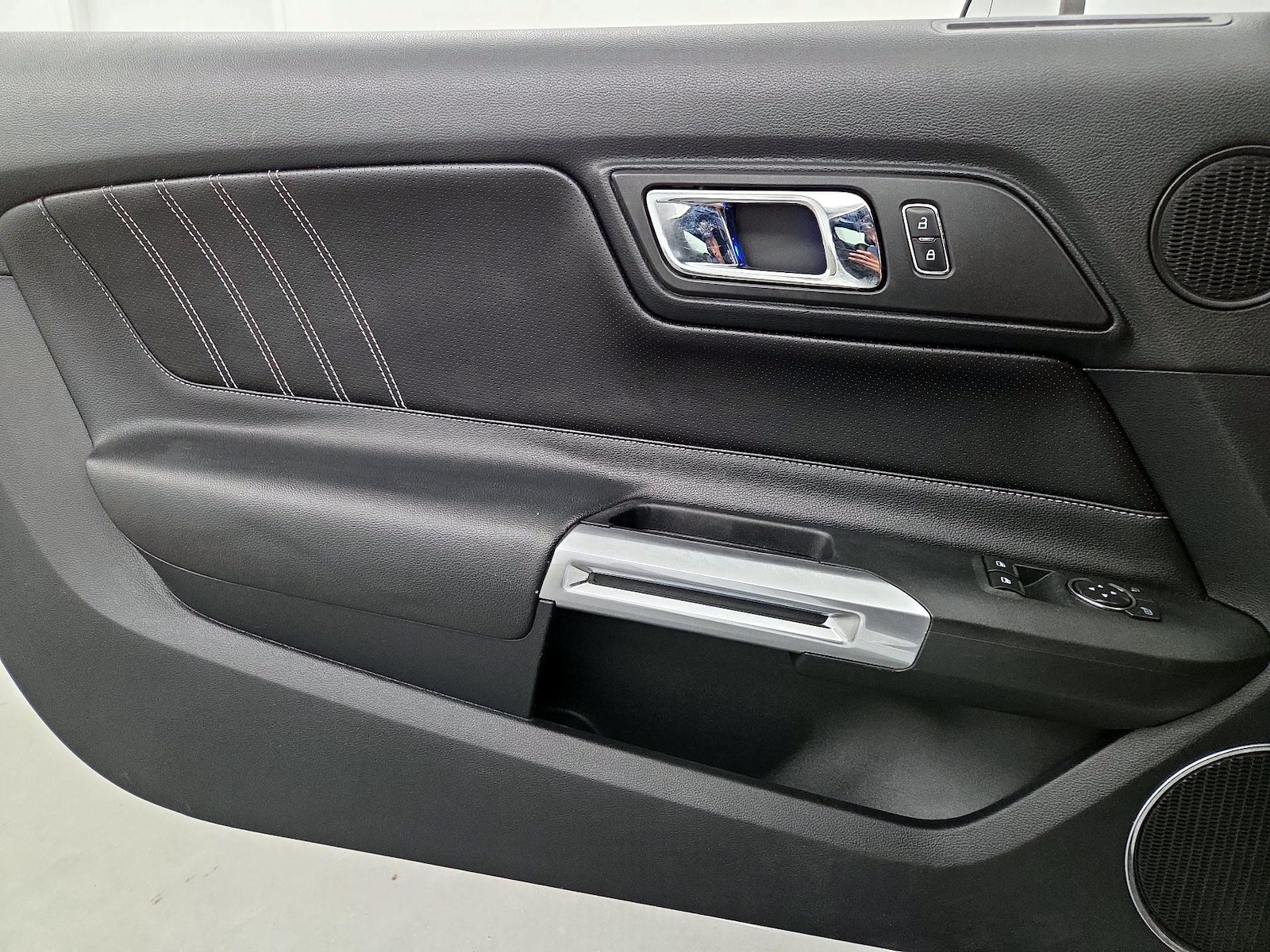2015 Ford Mustang EcoBoost Premium - Photo 13