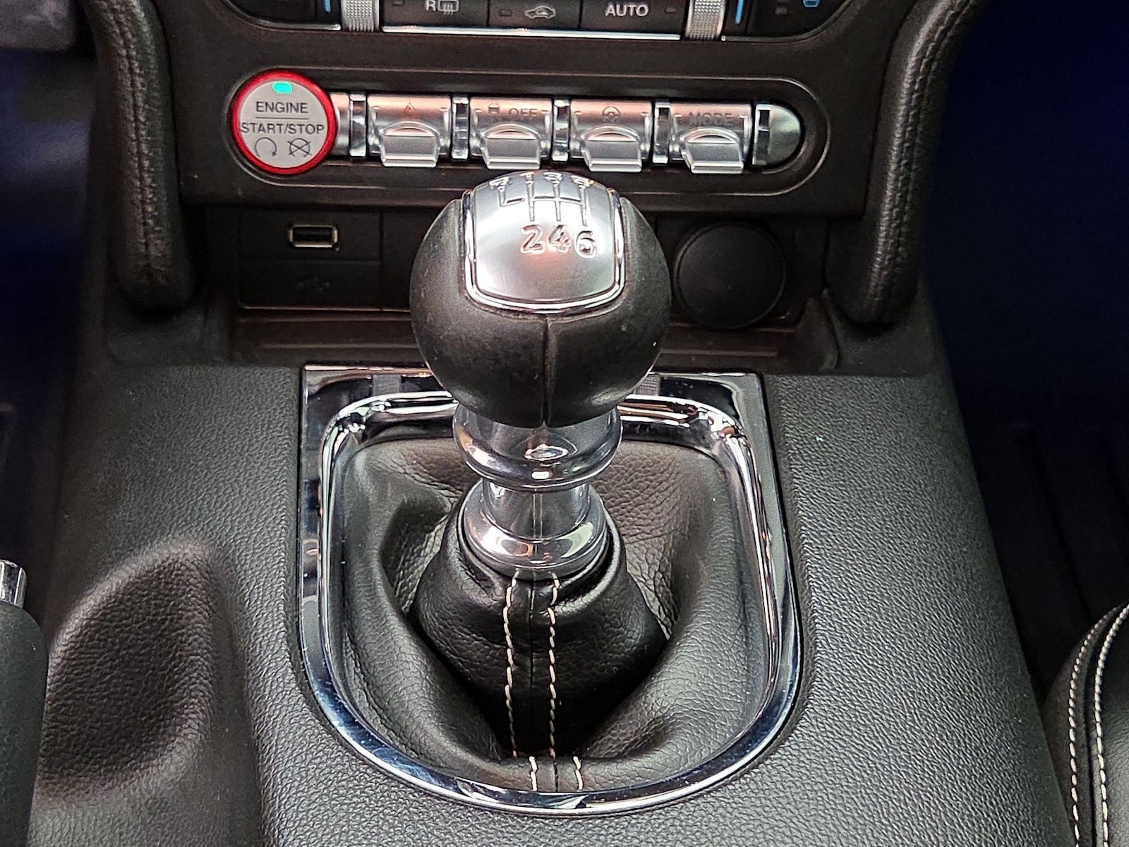 2015 Ford Mustang EcoBoost Premium - Photo 19