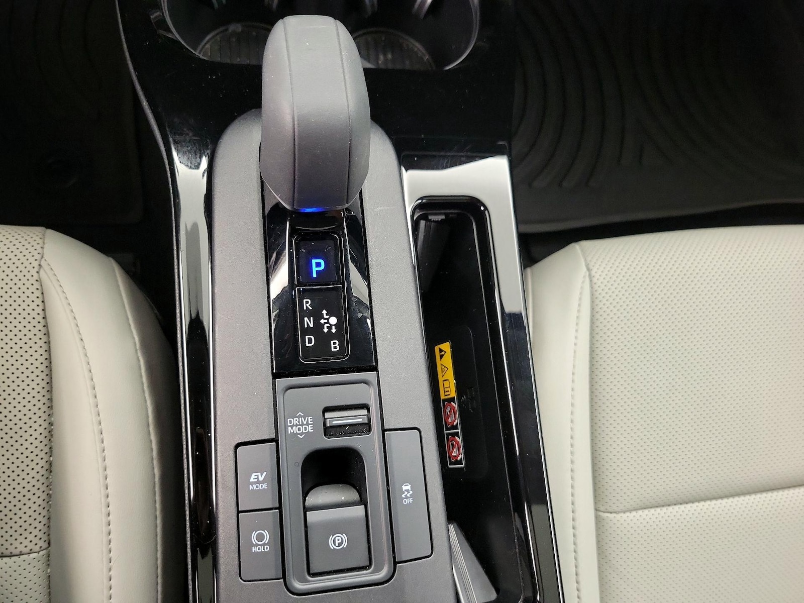 2023 Toyota Prius Limited - Photo 18
