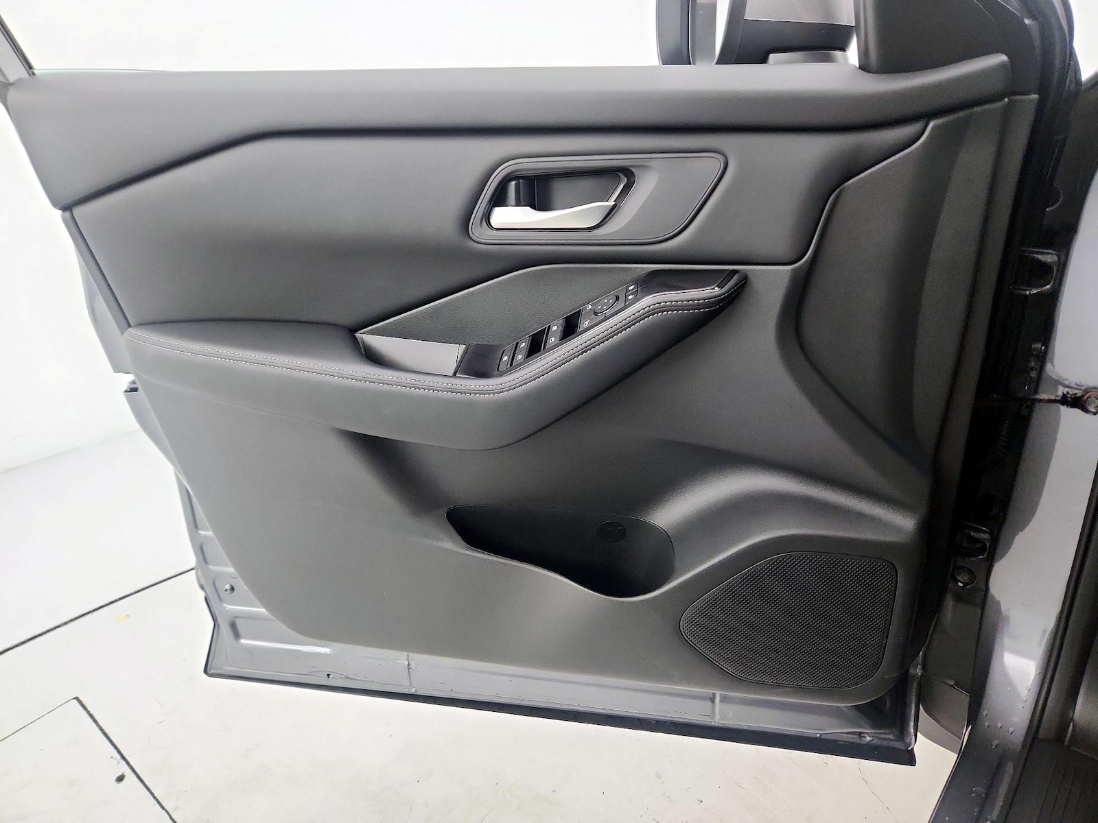 2026 Nissan Rogue SV - Photo 13