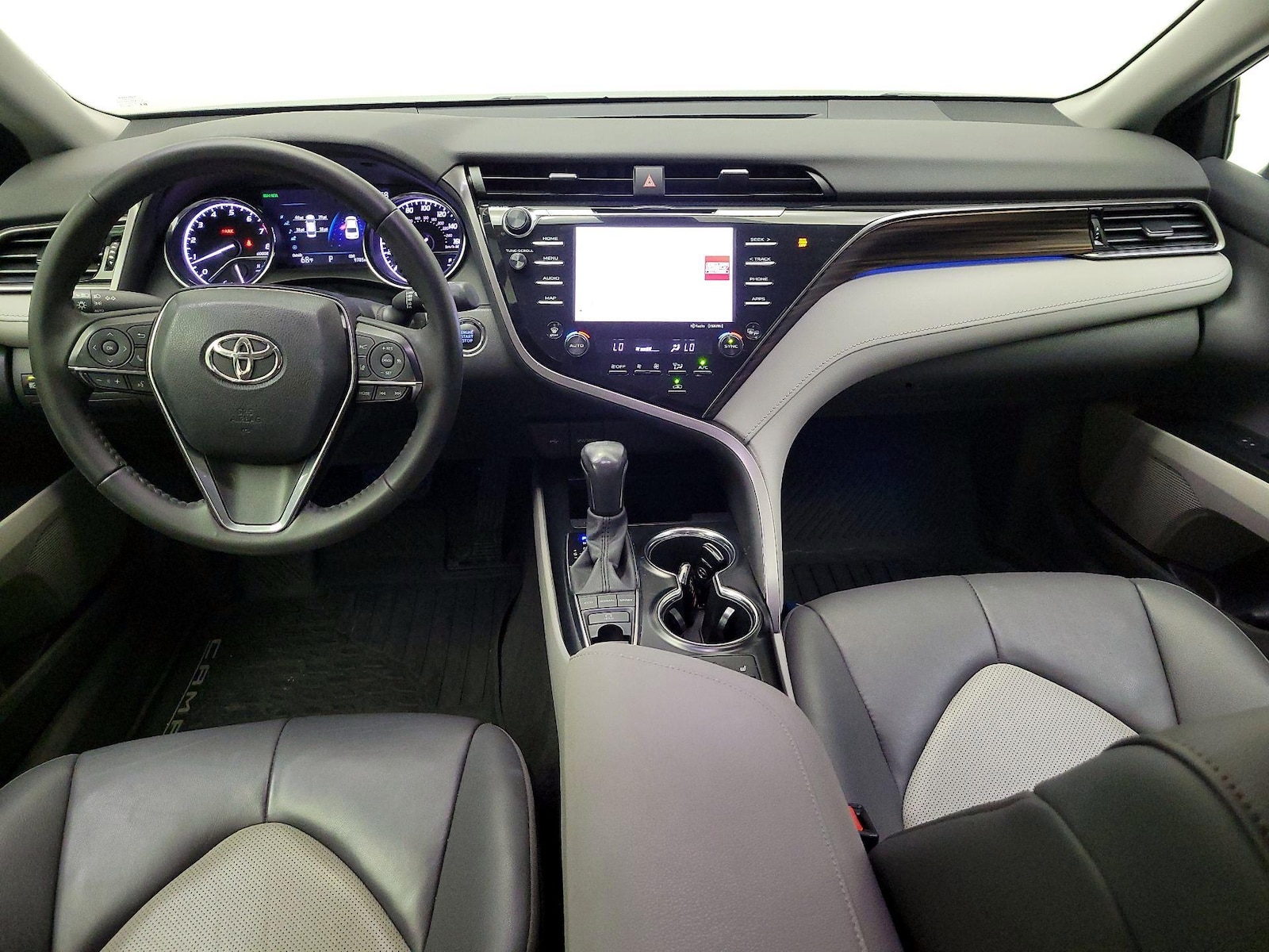 2020 Toyota Camry XLE - Photo 10