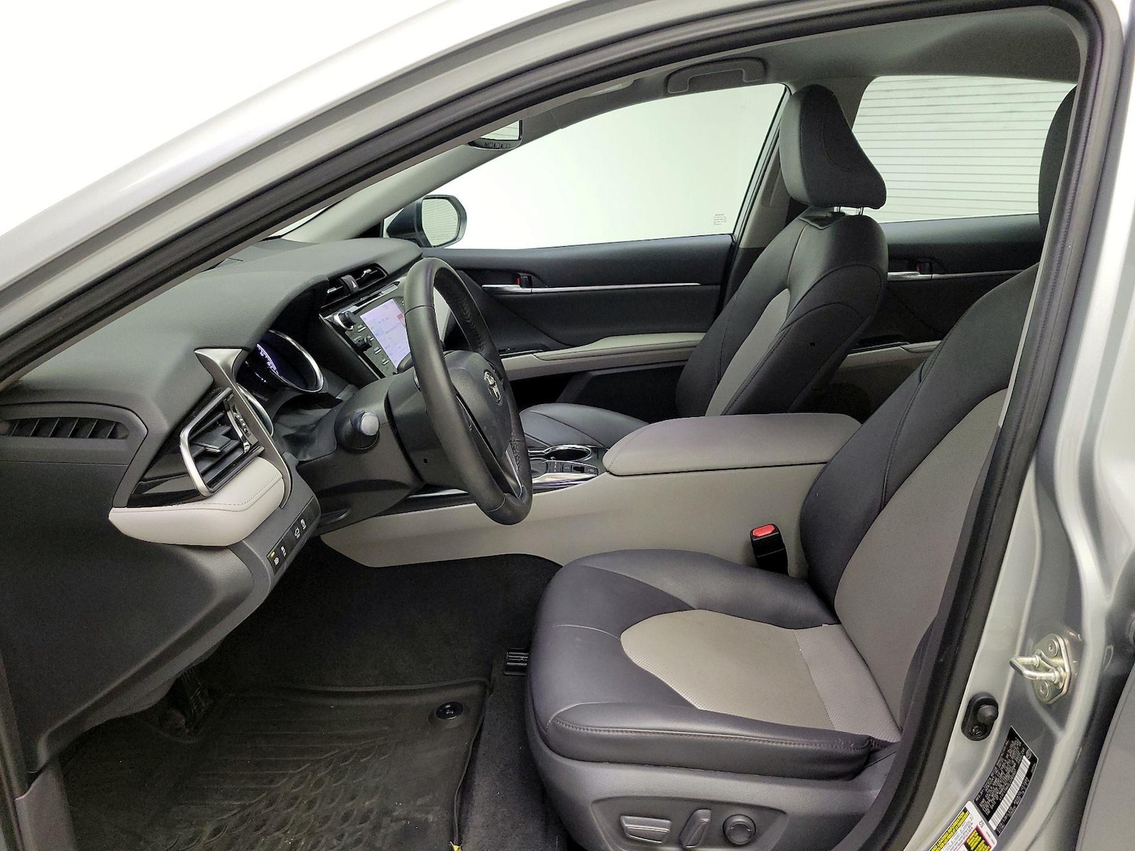 2020 Toyota Camry XLE - Photo 12