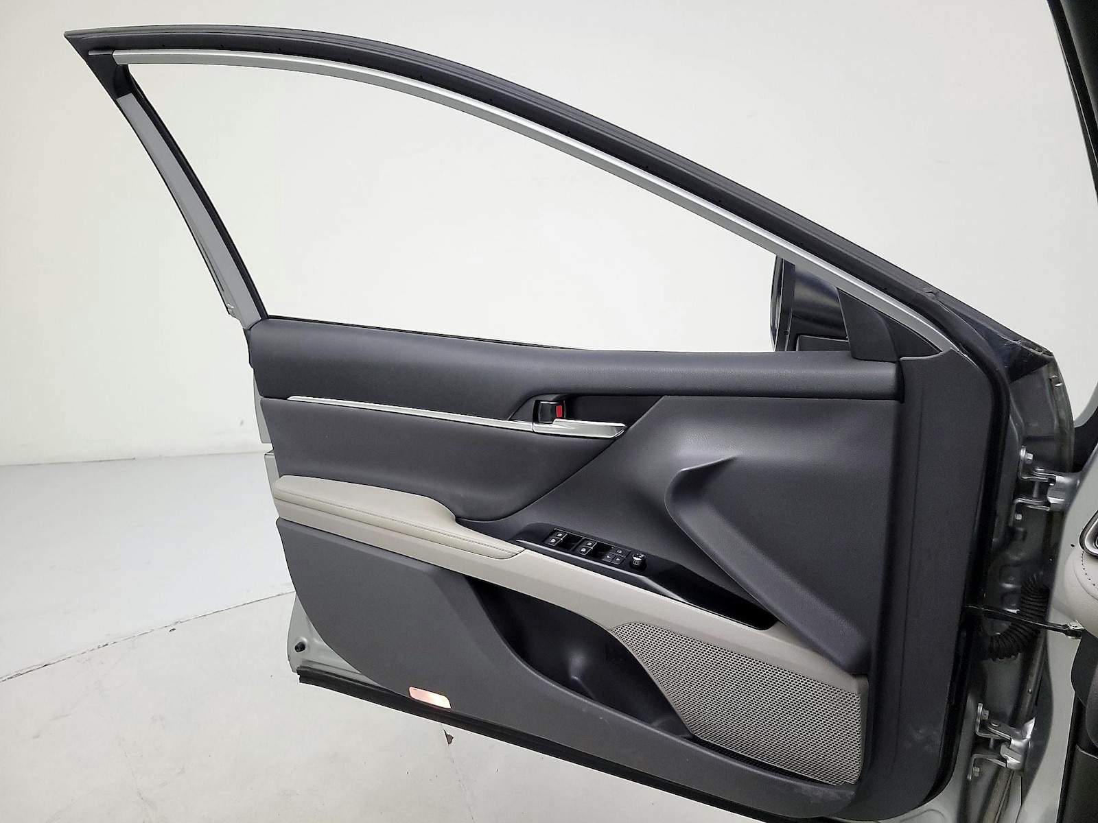 2020 Toyota Camry XLE - Photo 13