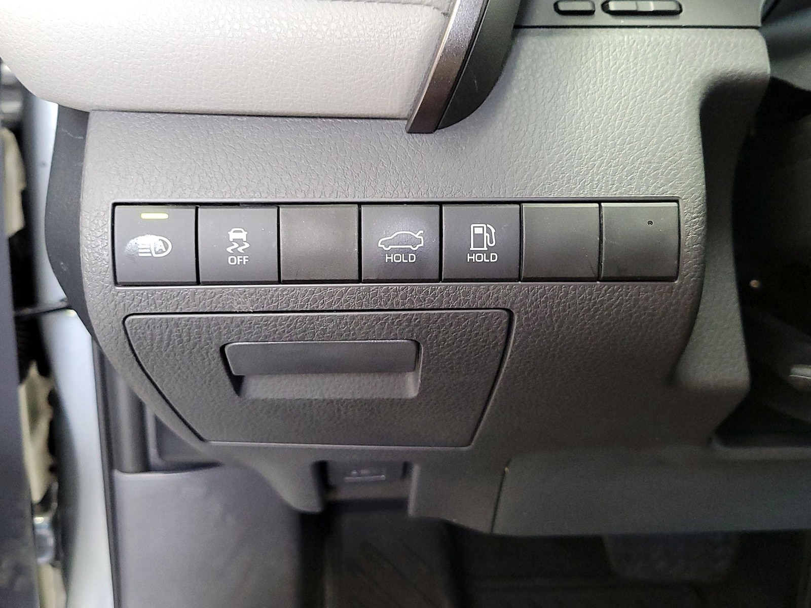 2020 Toyota Camry XLE - Photo 14