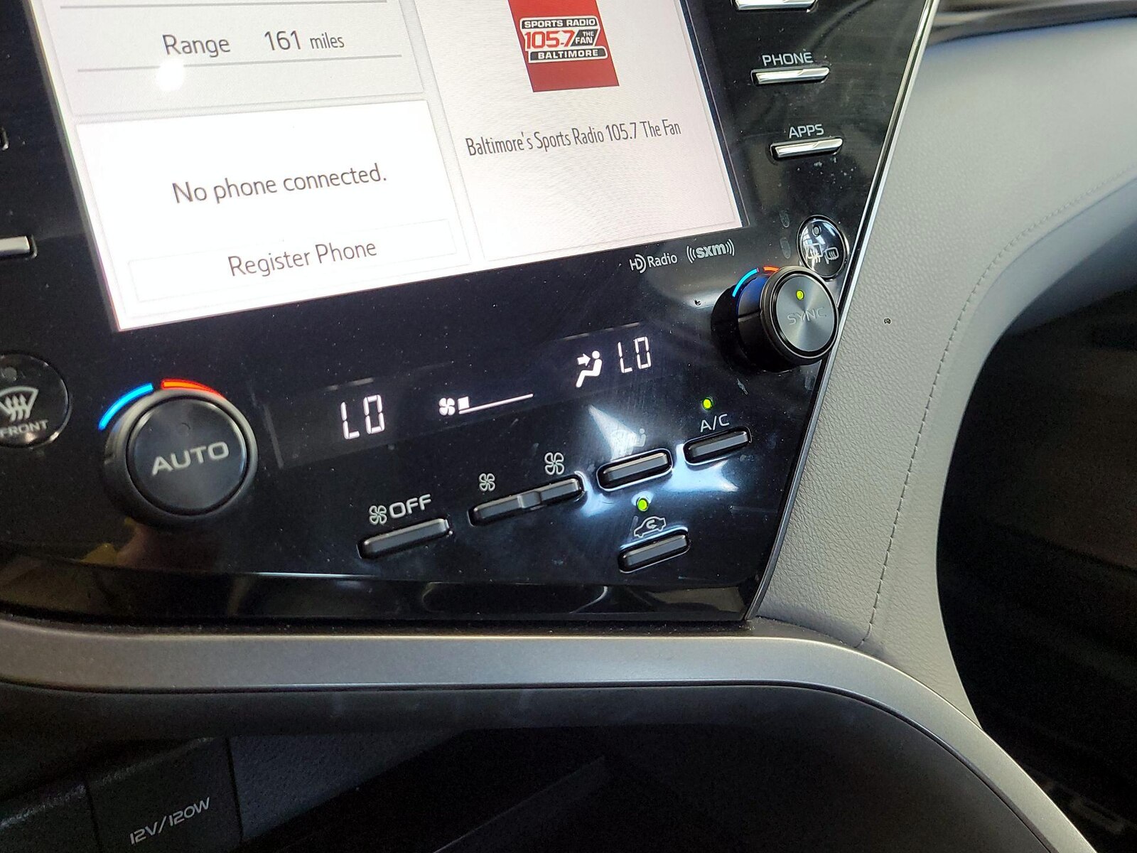 2020 Toyota Camry XLE - Photo 17