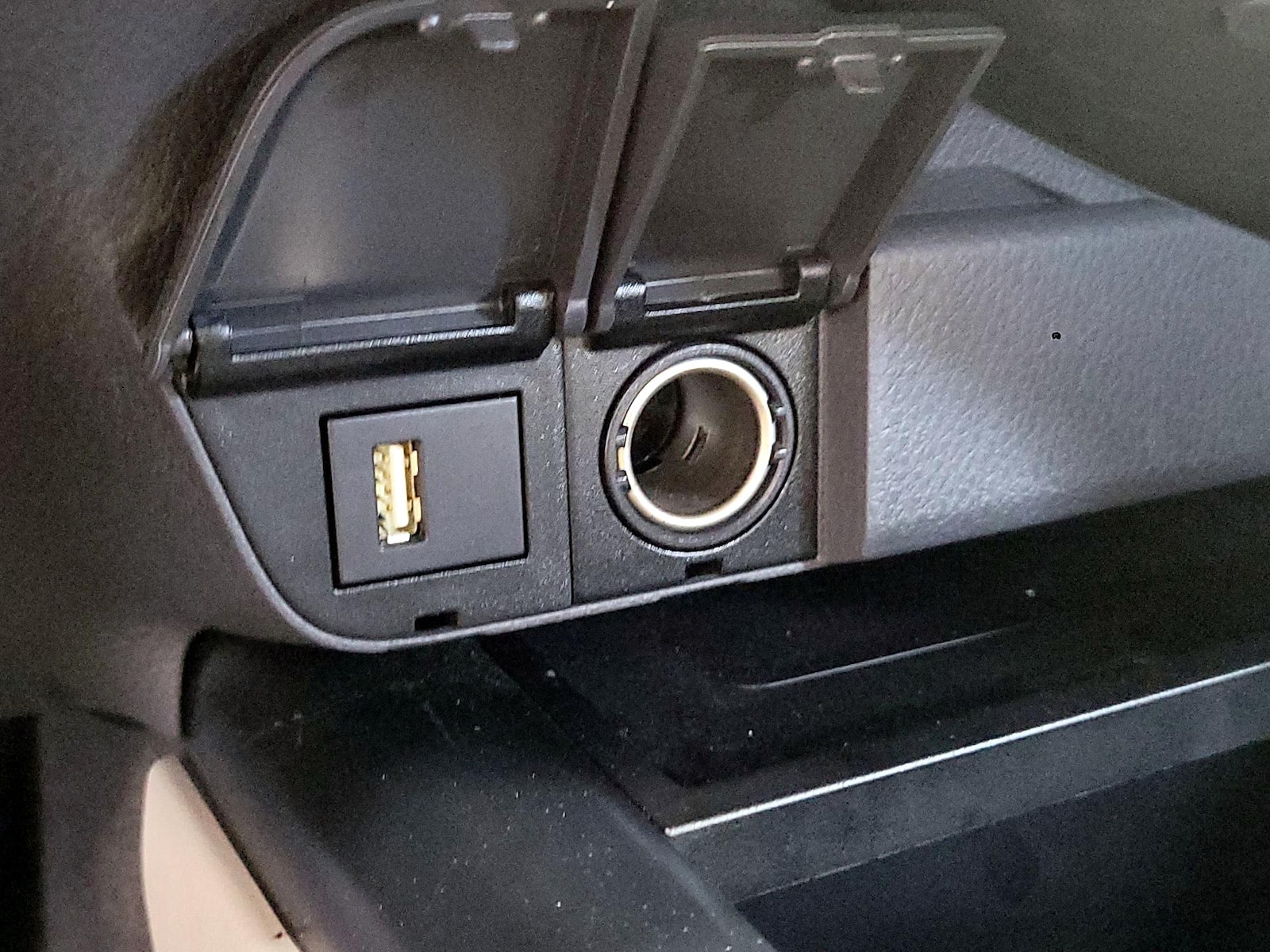 2020 Toyota Camry XLE - Photo 19