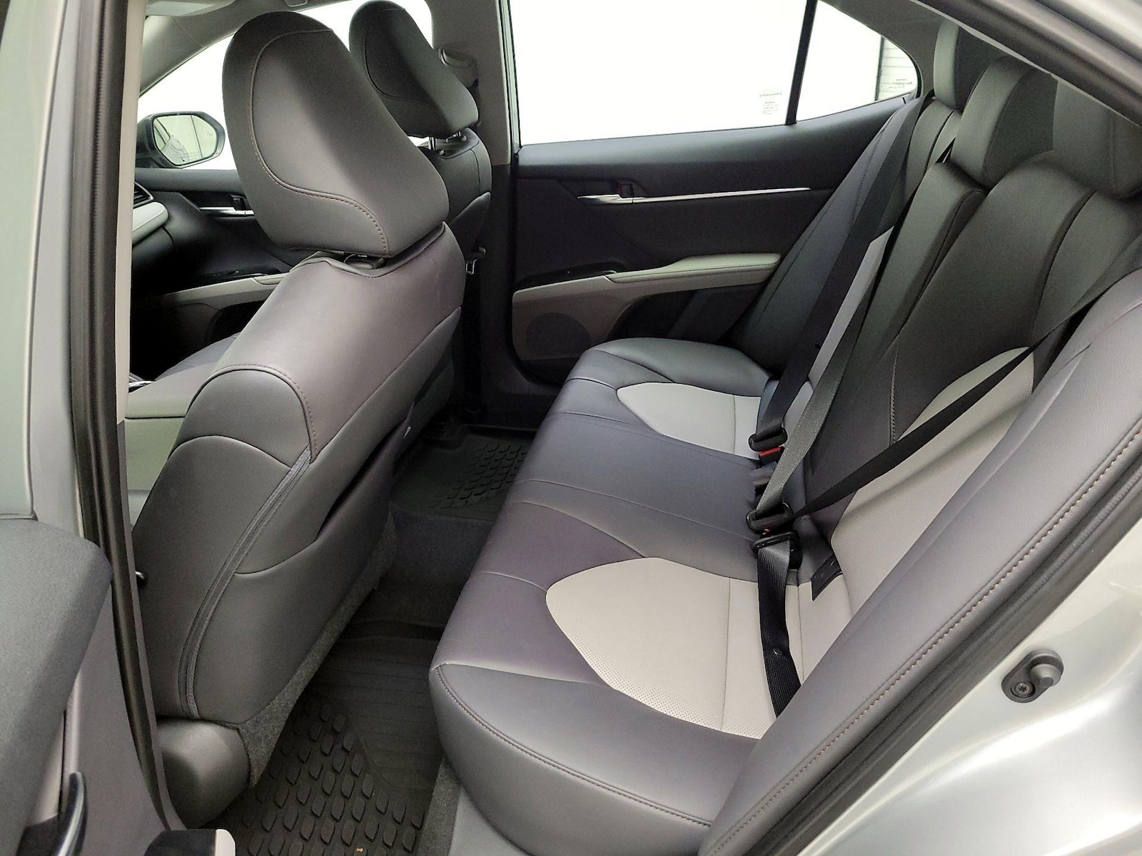 2020 Toyota Camry XLE - Photo 20