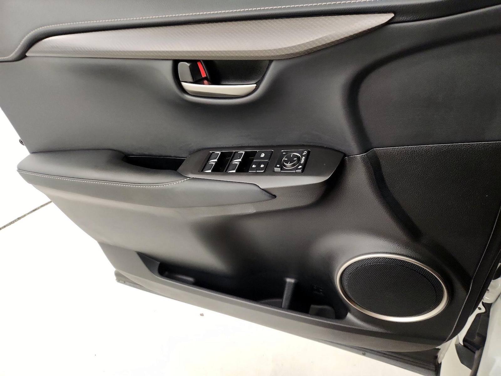 2020 Lexus NX 300 - Photo 13