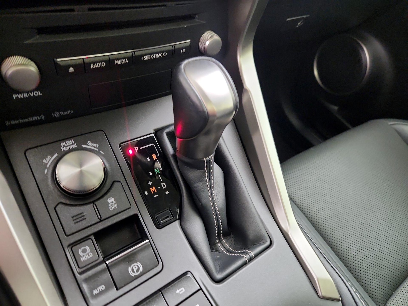 2020 Lexus NX 300 - Photo 18