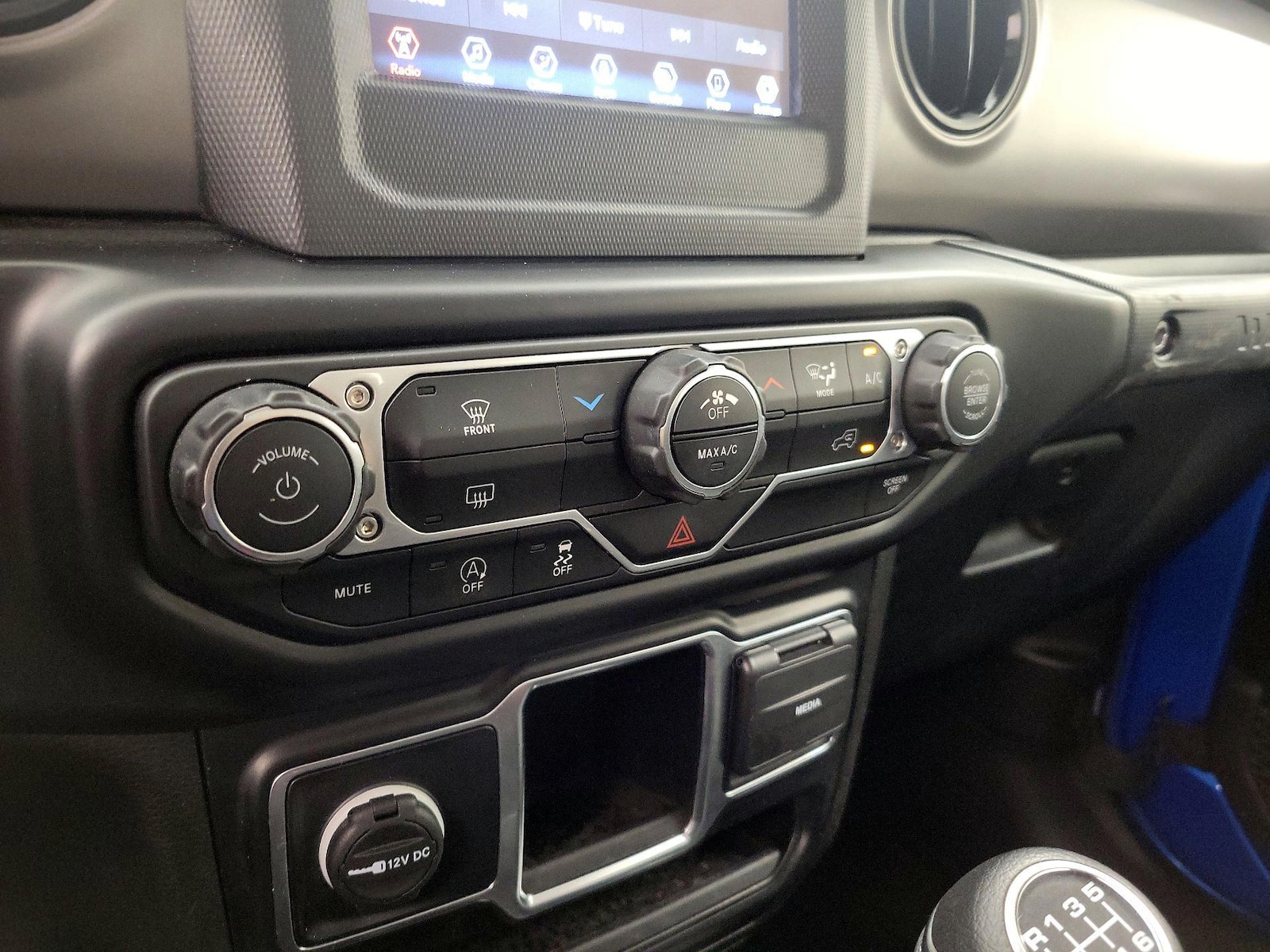 2022 Jeep Wrangler Sport - Photo 17