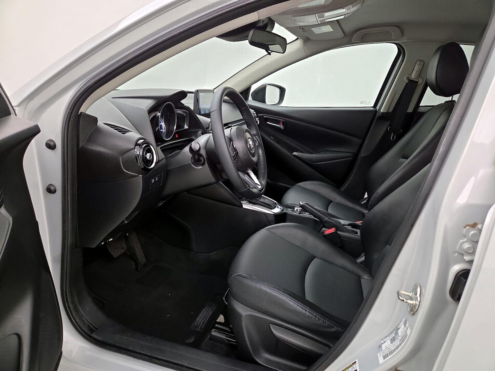 Side Airbags & Leatherette Seats
