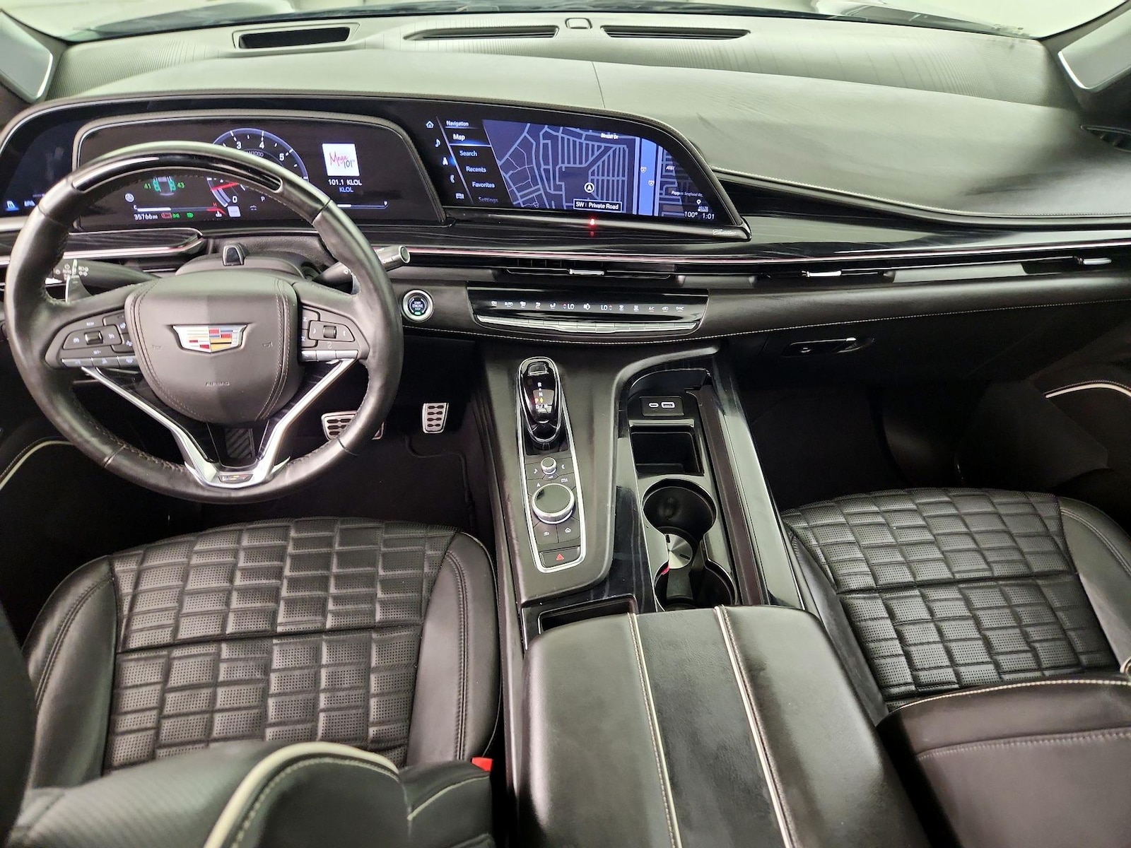 2024 Cadillac Escalade ESV V-Series - Photo 10