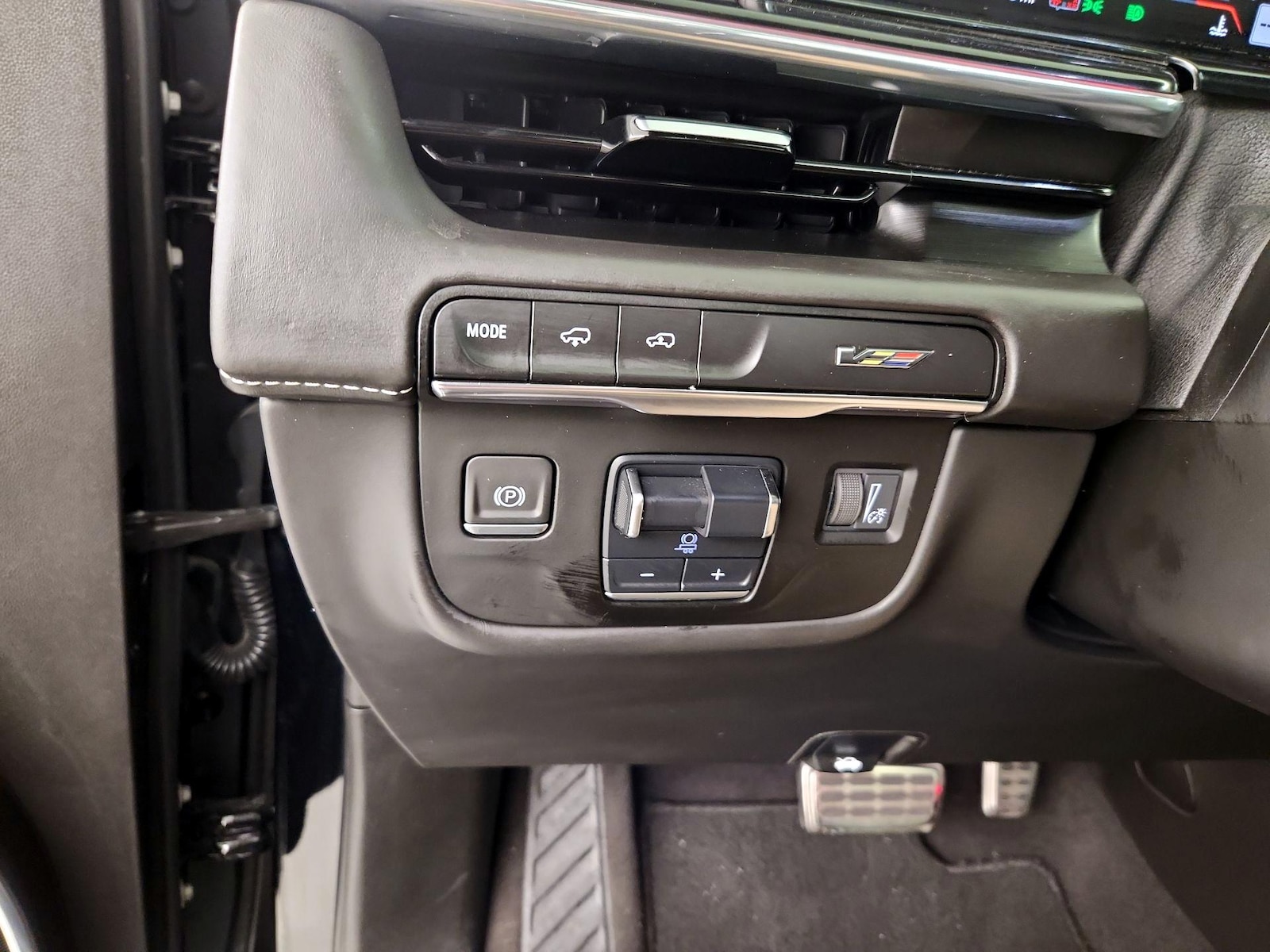 2024 Cadillac Escalade ESV V-Series - Photo 14