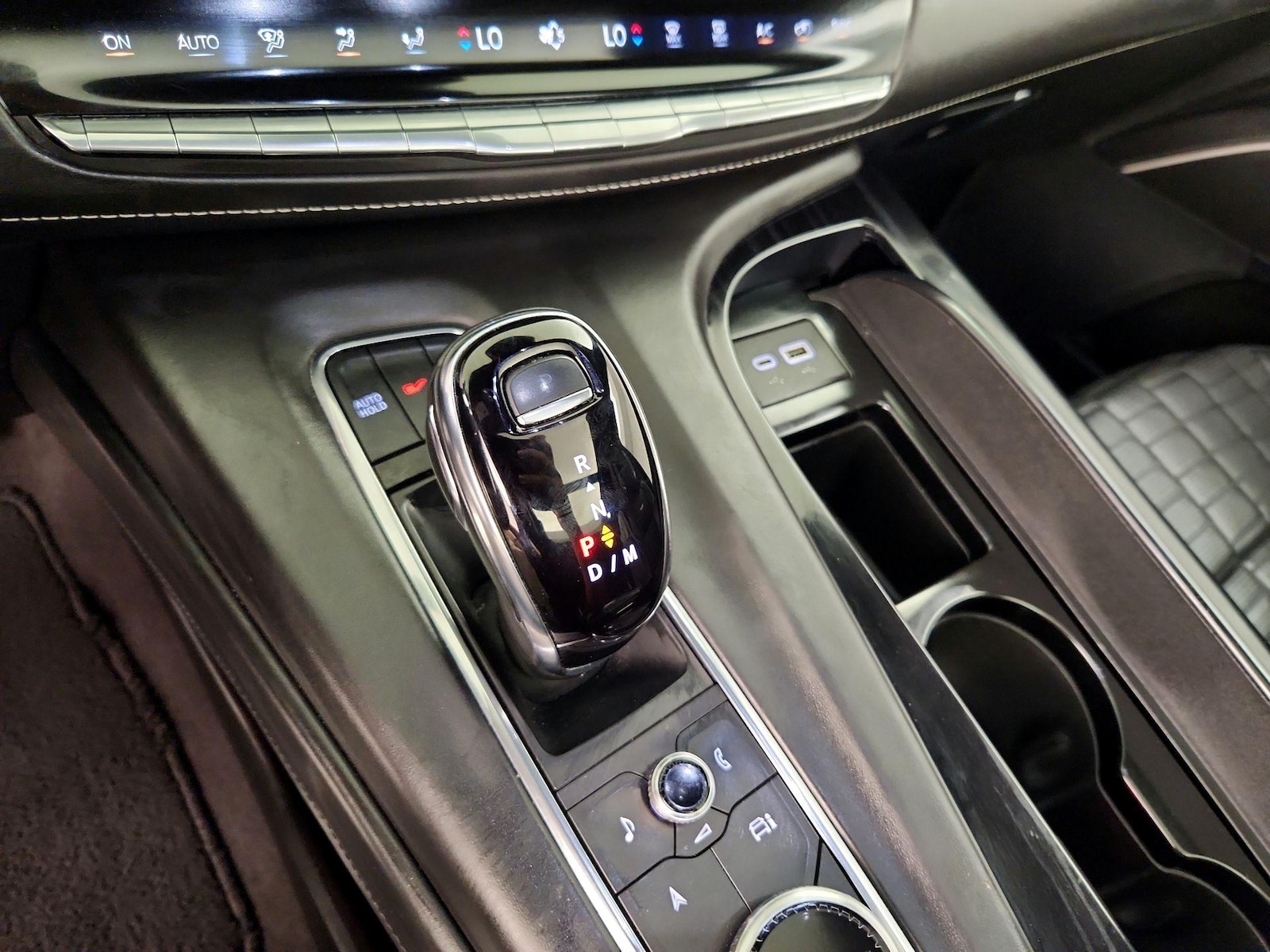 2024 Cadillac Escalade ESV V-Series - Photo 19