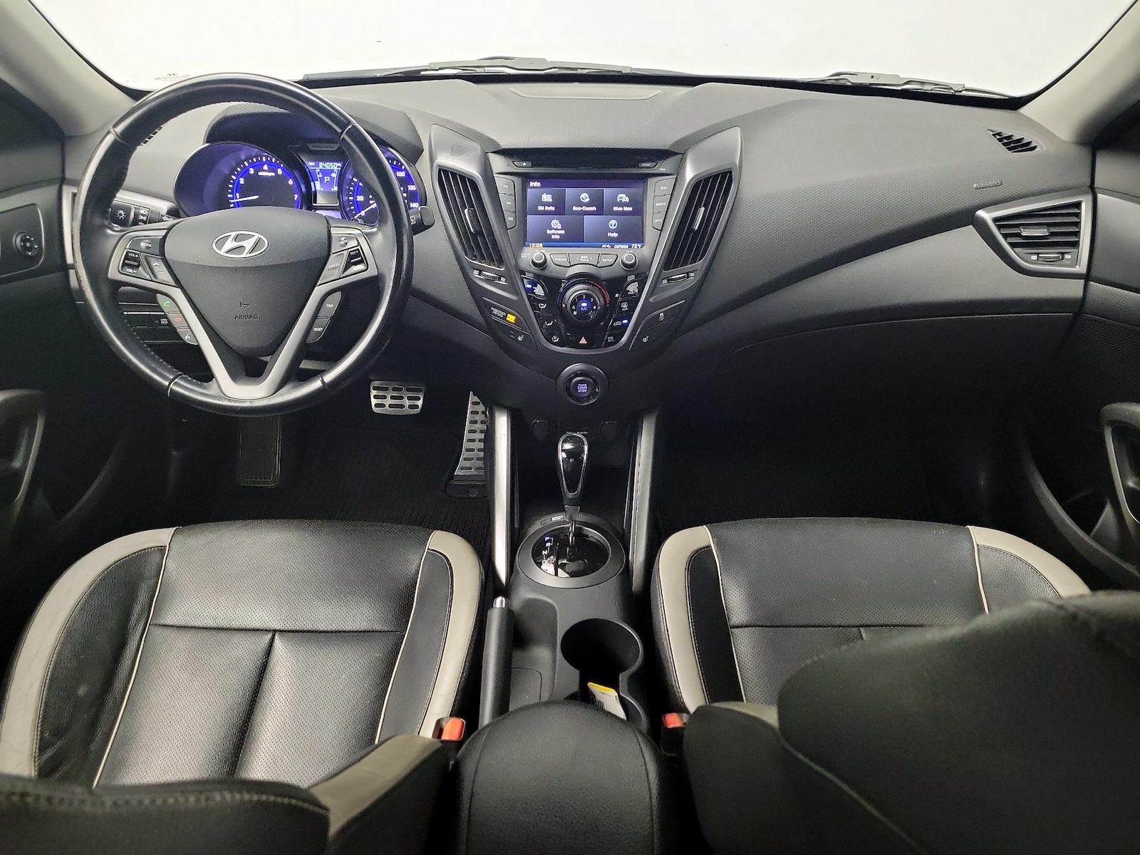 2015 Hyundai Veloster - Photo 10