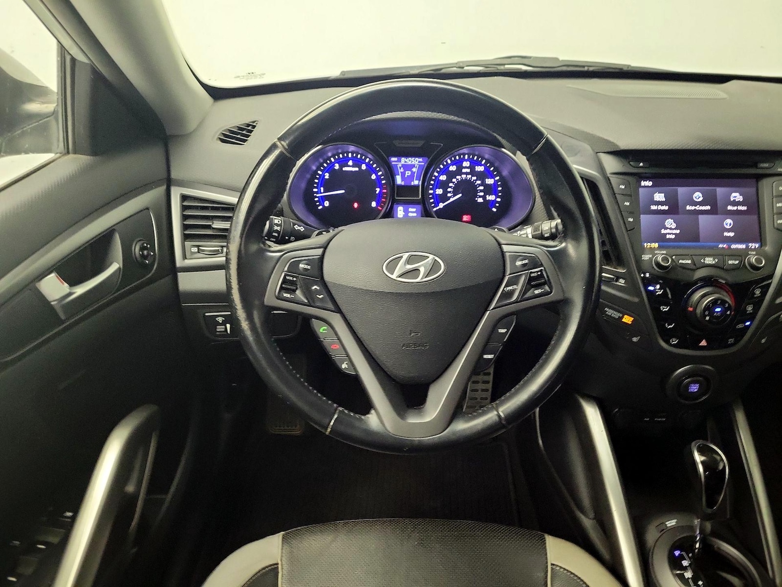 2015 Hyundai Veloster - Photo 11