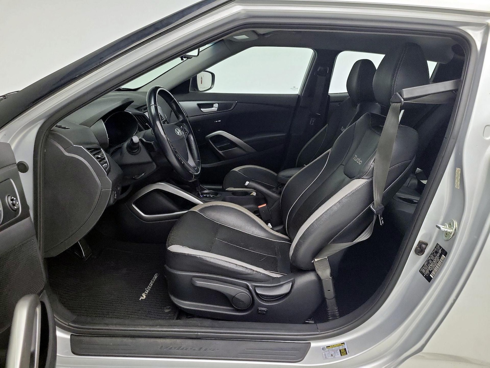 2015 Hyundai Veloster - Photo 12