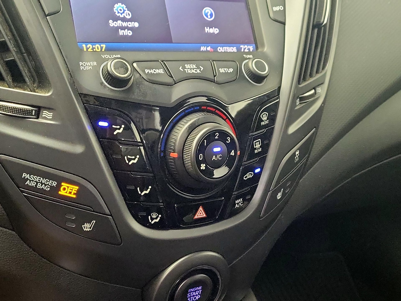 2015 Hyundai Veloster - Photo 17