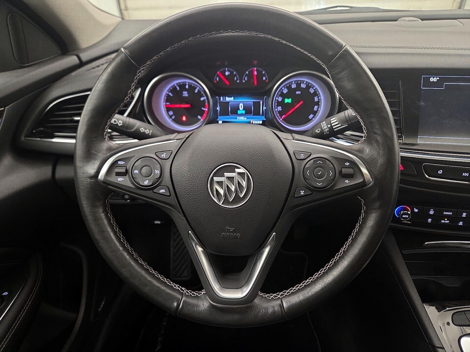 2018 Buick Regal Sportback Essence - Photo 11